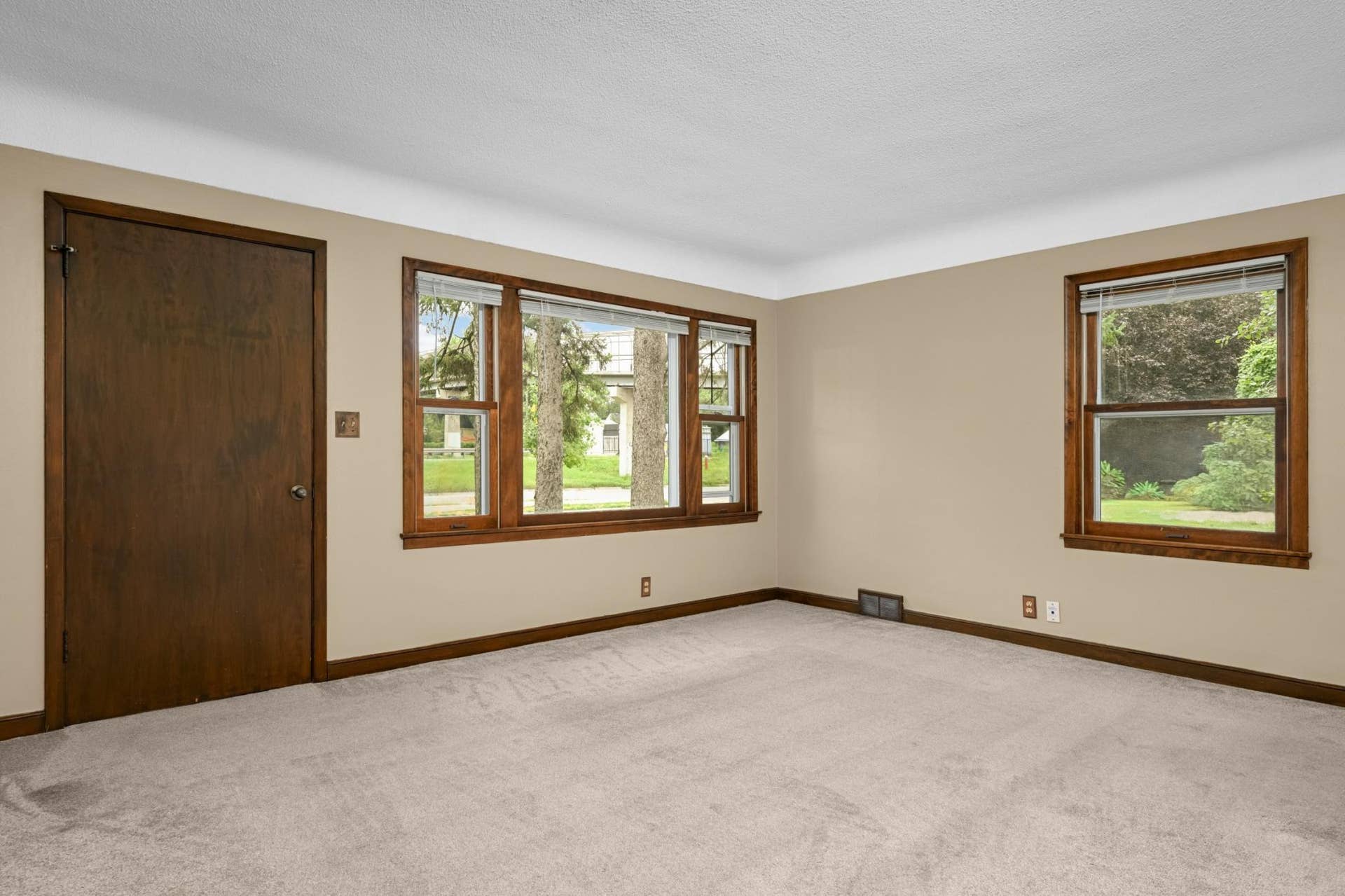 5636 Cedar Avenue S, 17, Minneapolis, MN 55417 5638 Living room