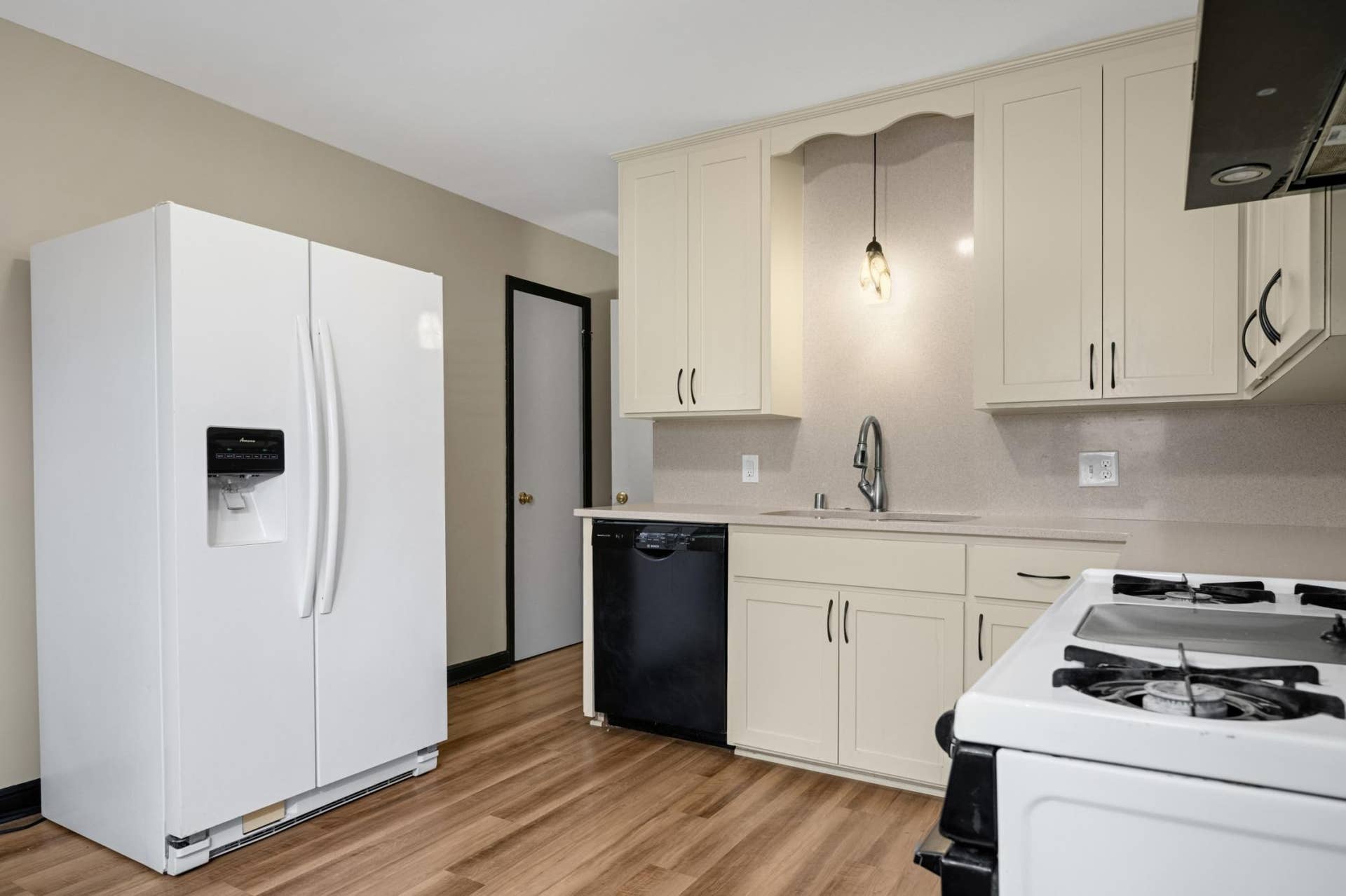 5636 Cedar Avenue S, 17, Minneapolis, MN 55417 5638 kitchen