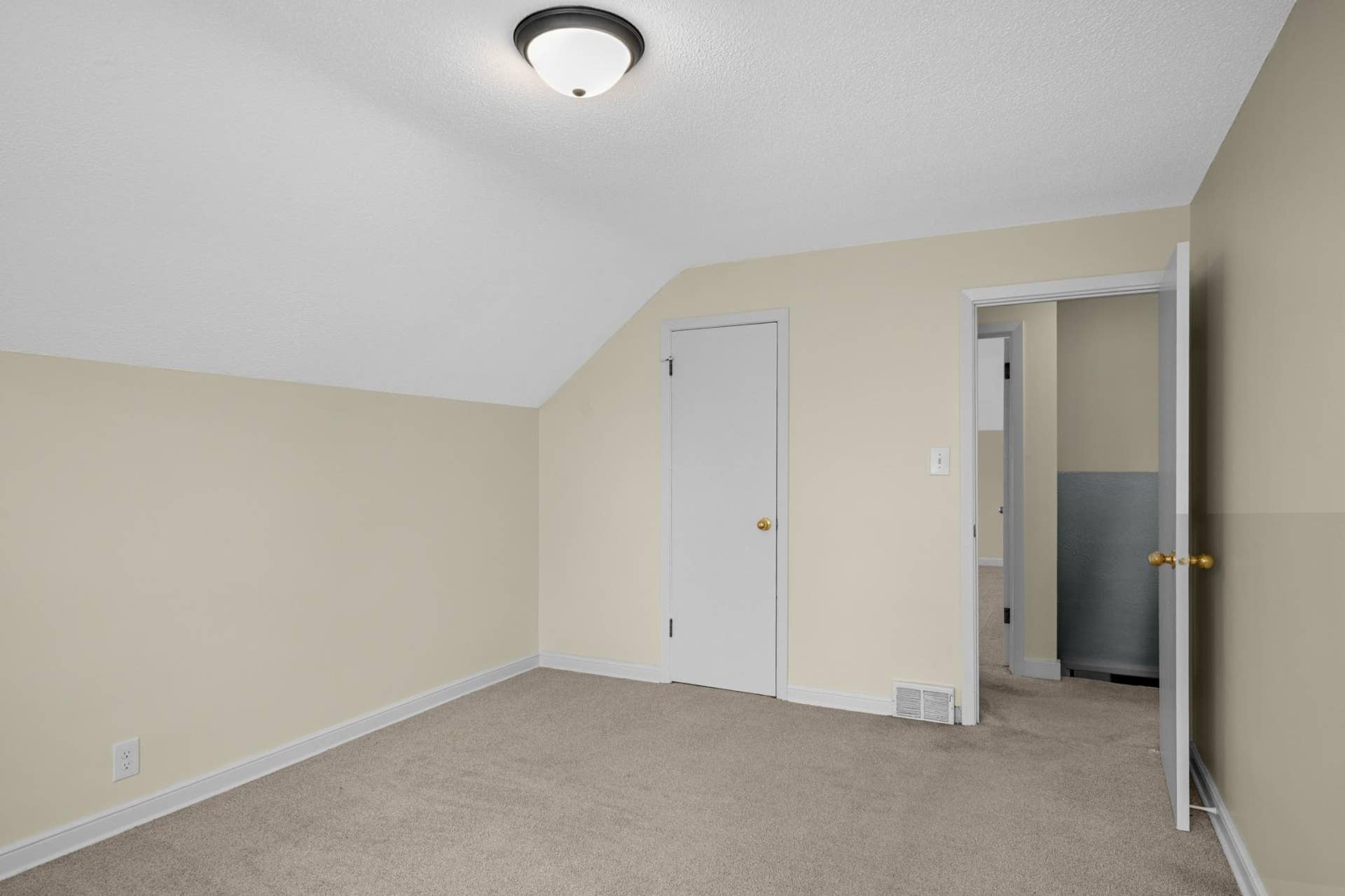 5636 Cedar Avenue S, 17, Minneapolis, MN 55417 5638 upper level bedroom