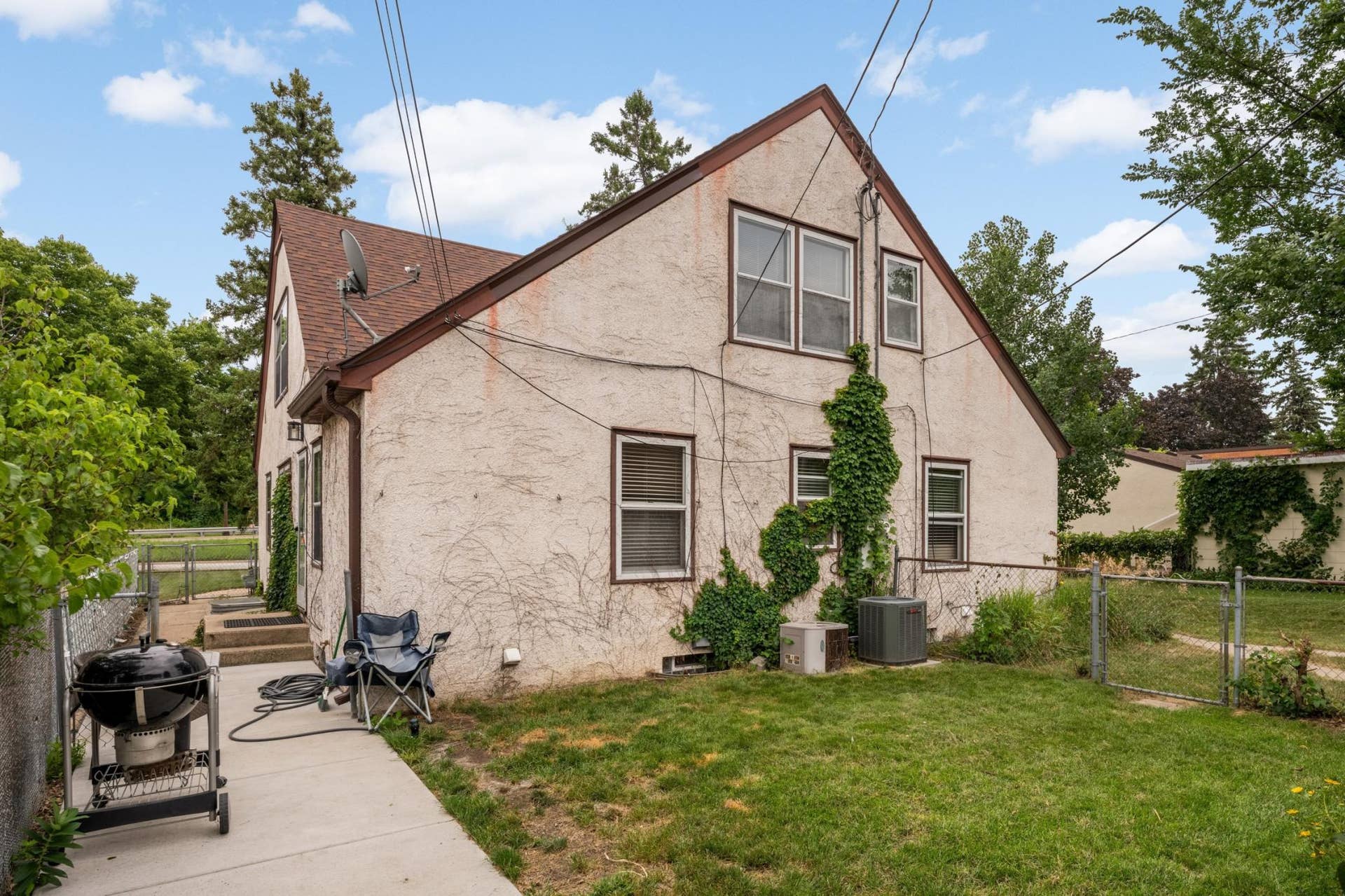 5636 Cedar Avenue S, 17, Minneapolis, MN 55417 5636 backyard