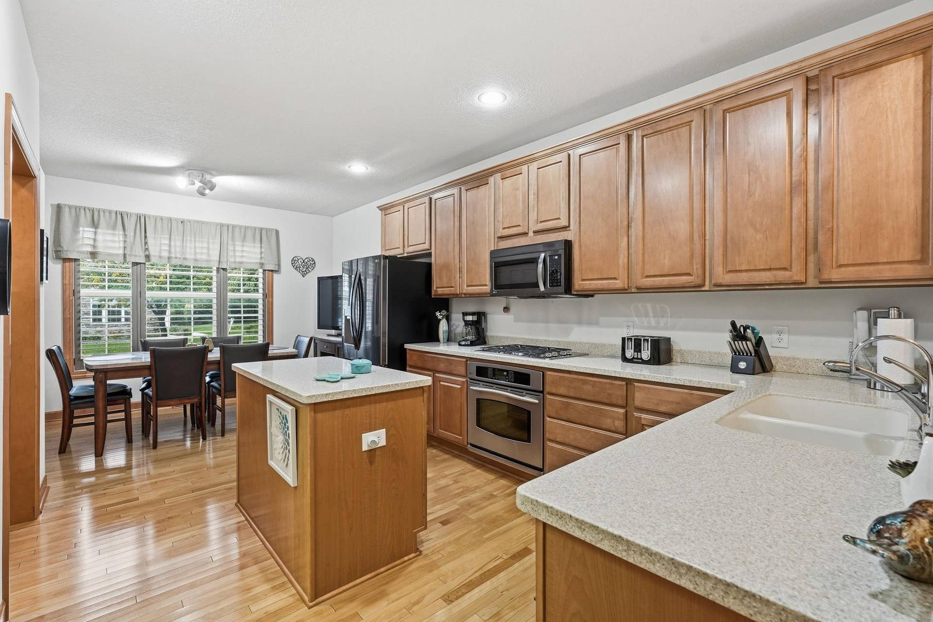 7147 Arthur Drive, Woodbury, MN 55125 15-web-or-mls-7147 Arthur Dr -15.jpg