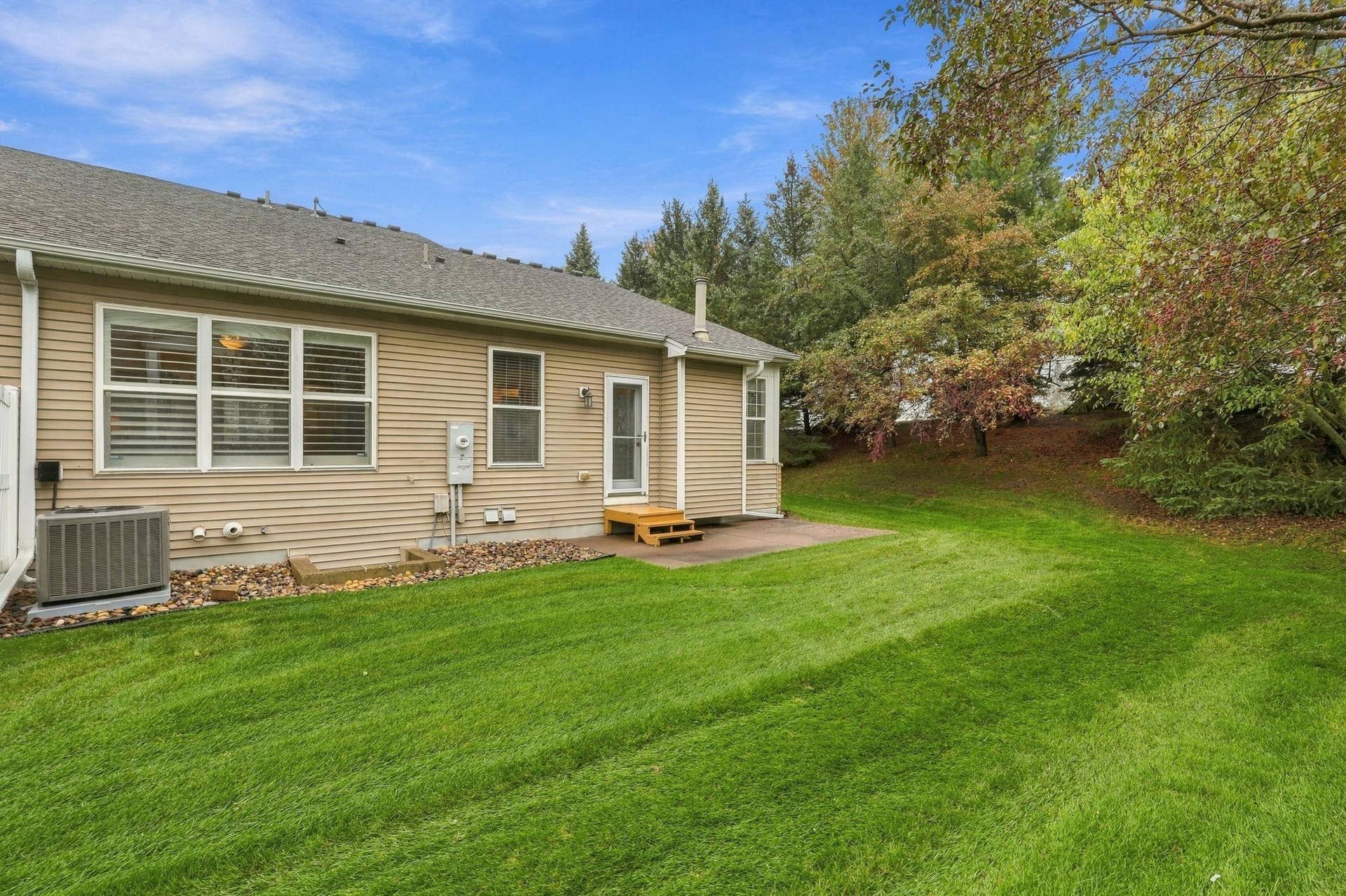 7147 Arthur Drive, Woodbury, MN 55125 7147 Arthur Drive, Woodbury, MN 55125
