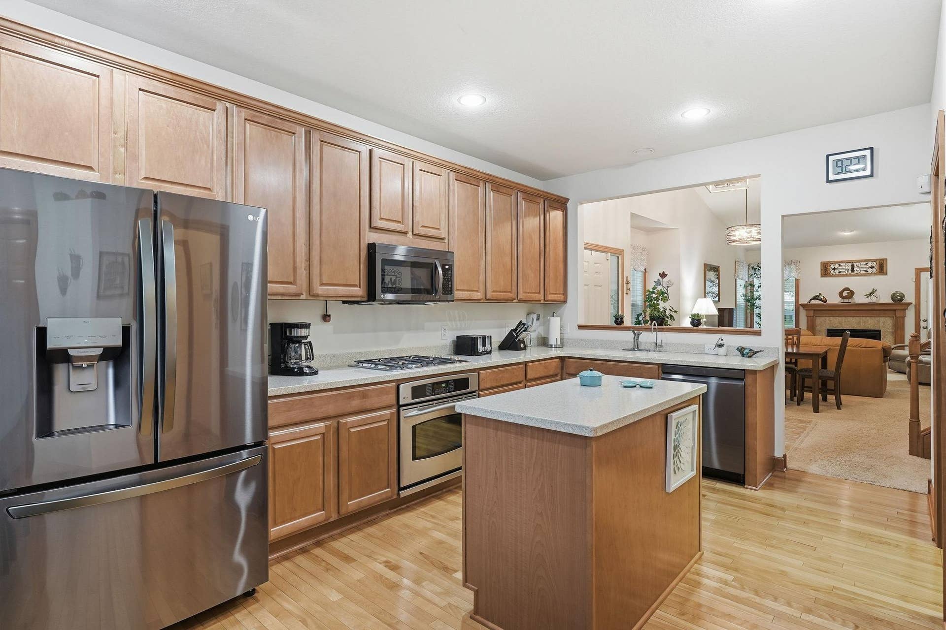 7147 Arthur Drive, Woodbury, MN 55125 17-web-or-mls-7147 Arthur Dr -17.jpg