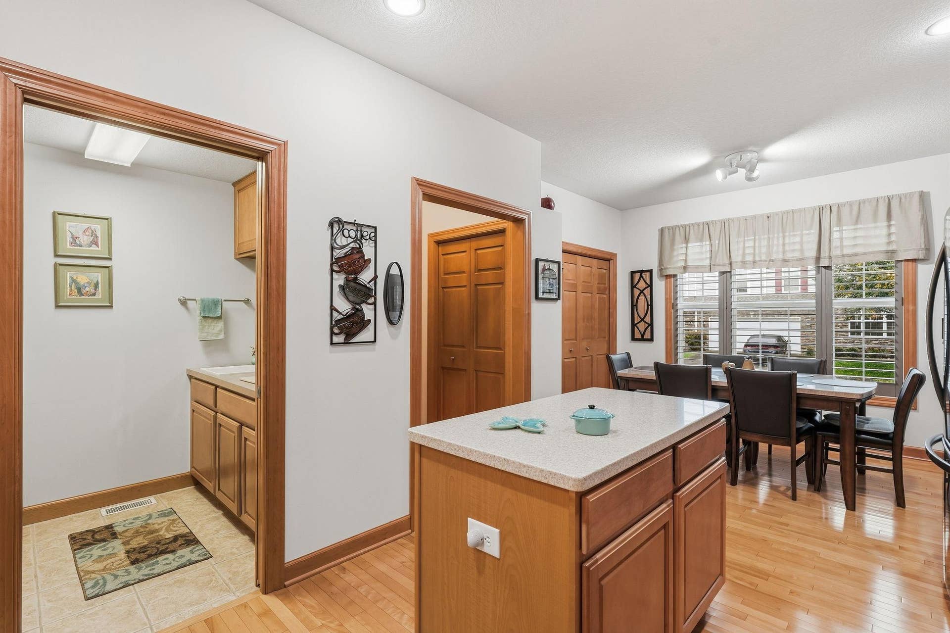 7147 Arthur Drive, Woodbury, MN 55125 16-web-or-mls-7147 Arthur Dr -16.jpg