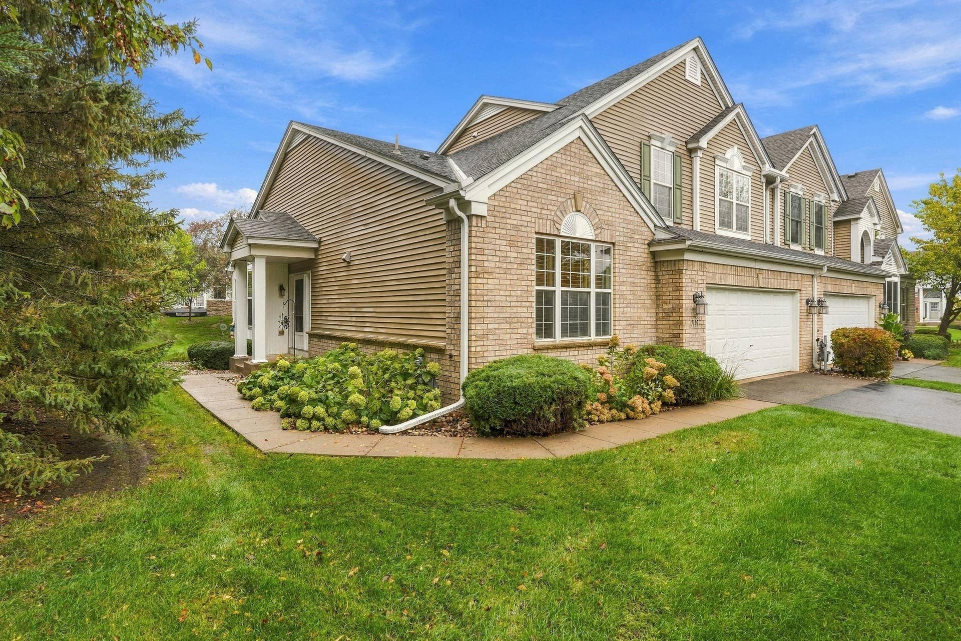 7147 Arthur Drive, Woodbury, MN 55125 7147 Arthur Drive, Woodbury, MN 55125
