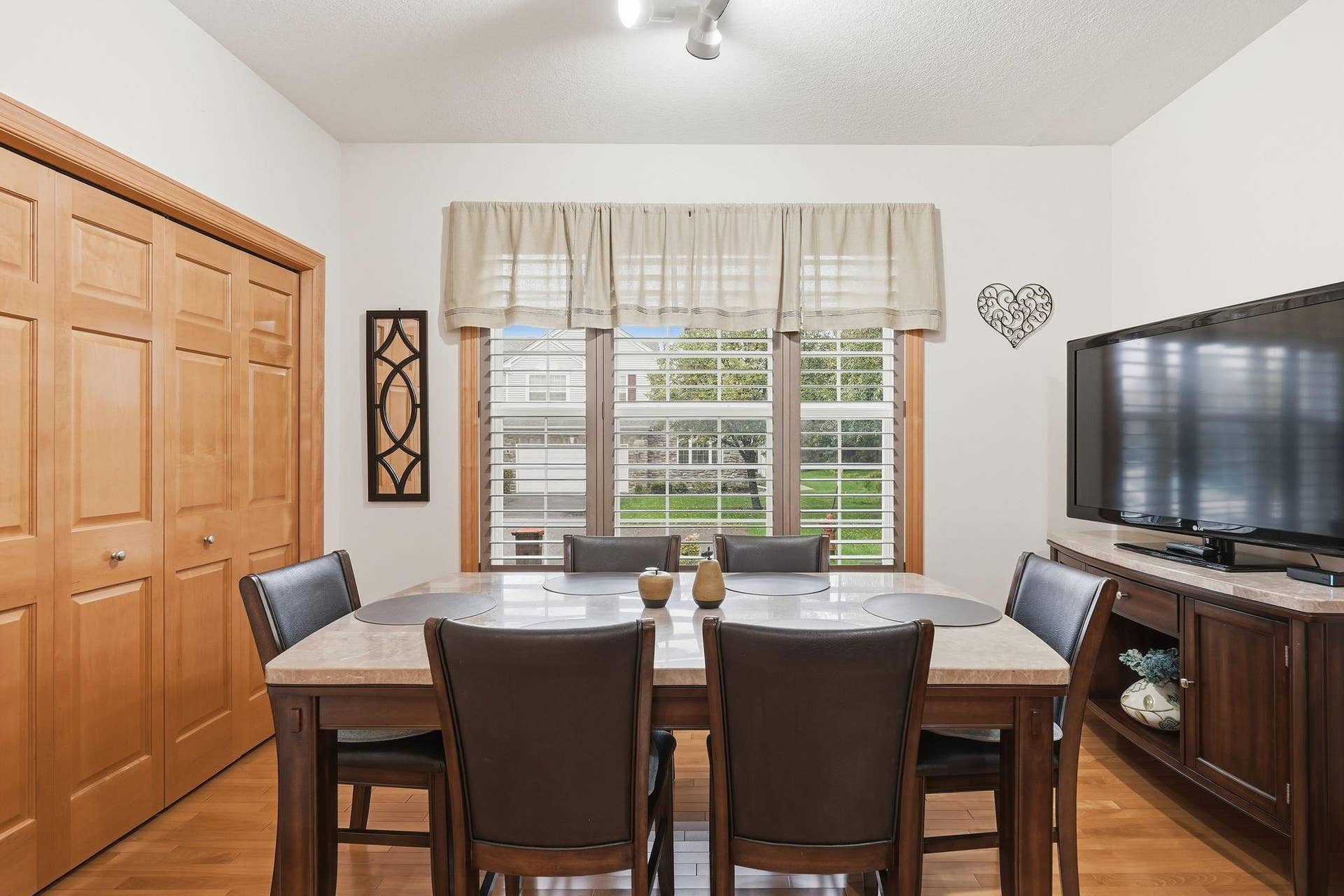 7147 Arthur Drive, Woodbury, MN 55125 14-web-or-mls-7147 Arthur Dr -14.jpg