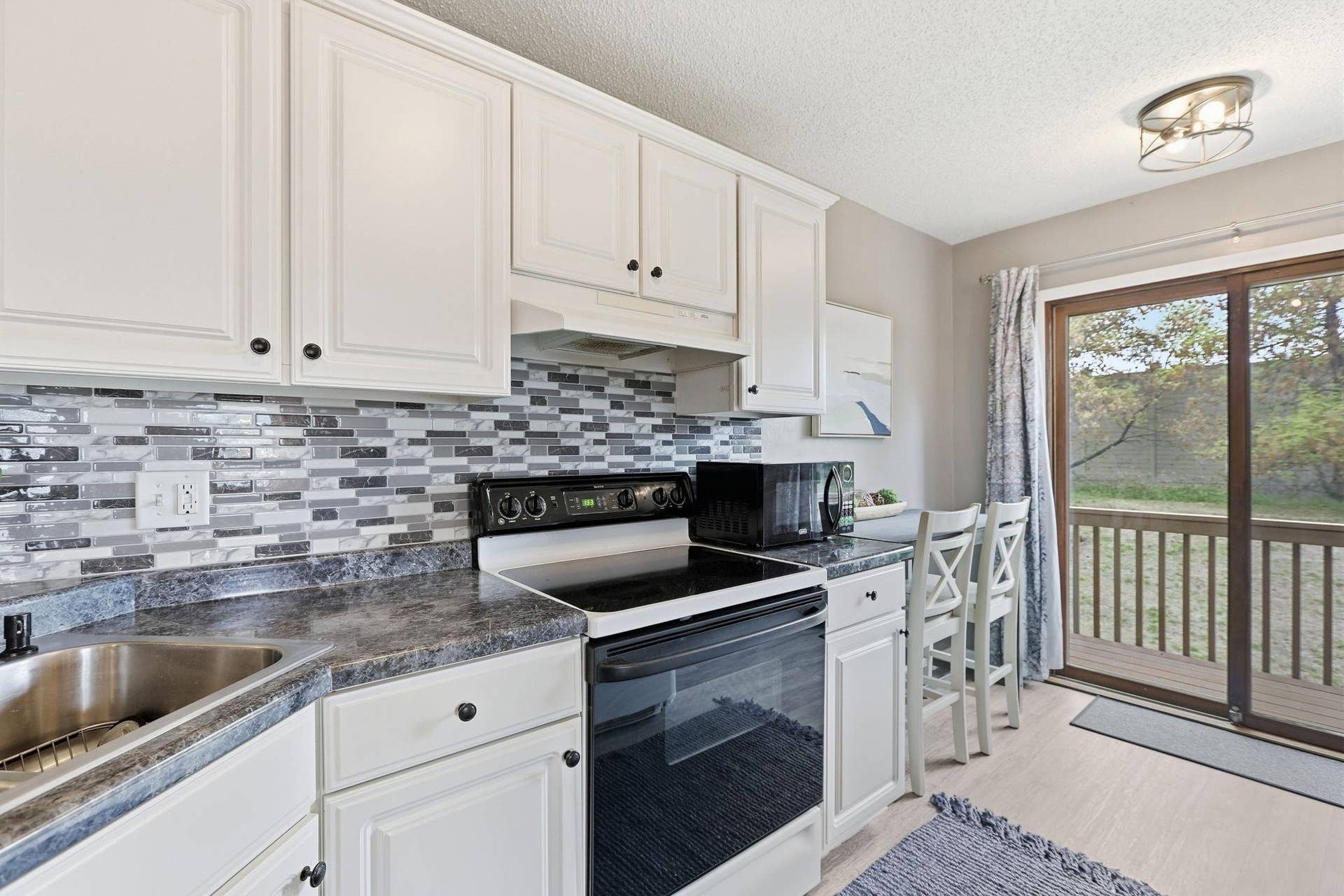 7695 Wedgewood Court N, Maple Grove, MN 55311 Patio doors to deck