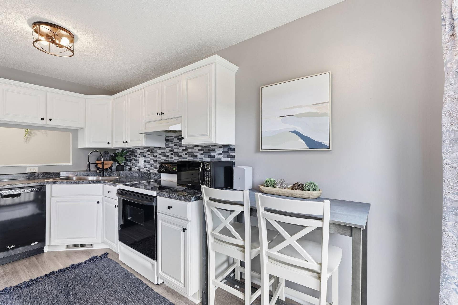 7695 Wedgewood Court N, Maple Grove, MN 55311 Eat in kitchen