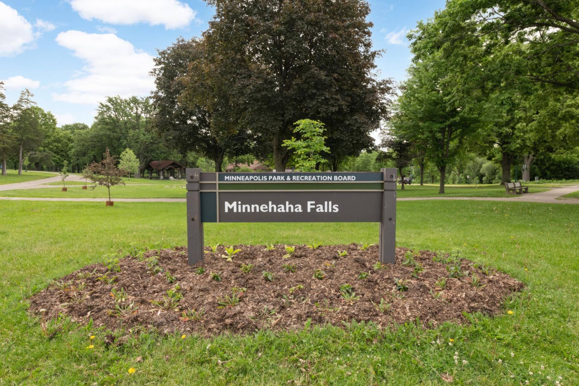 4533 45th Avenue S, 32, Minneapolis, MN 55406 A short walk to Minnehaha Falls