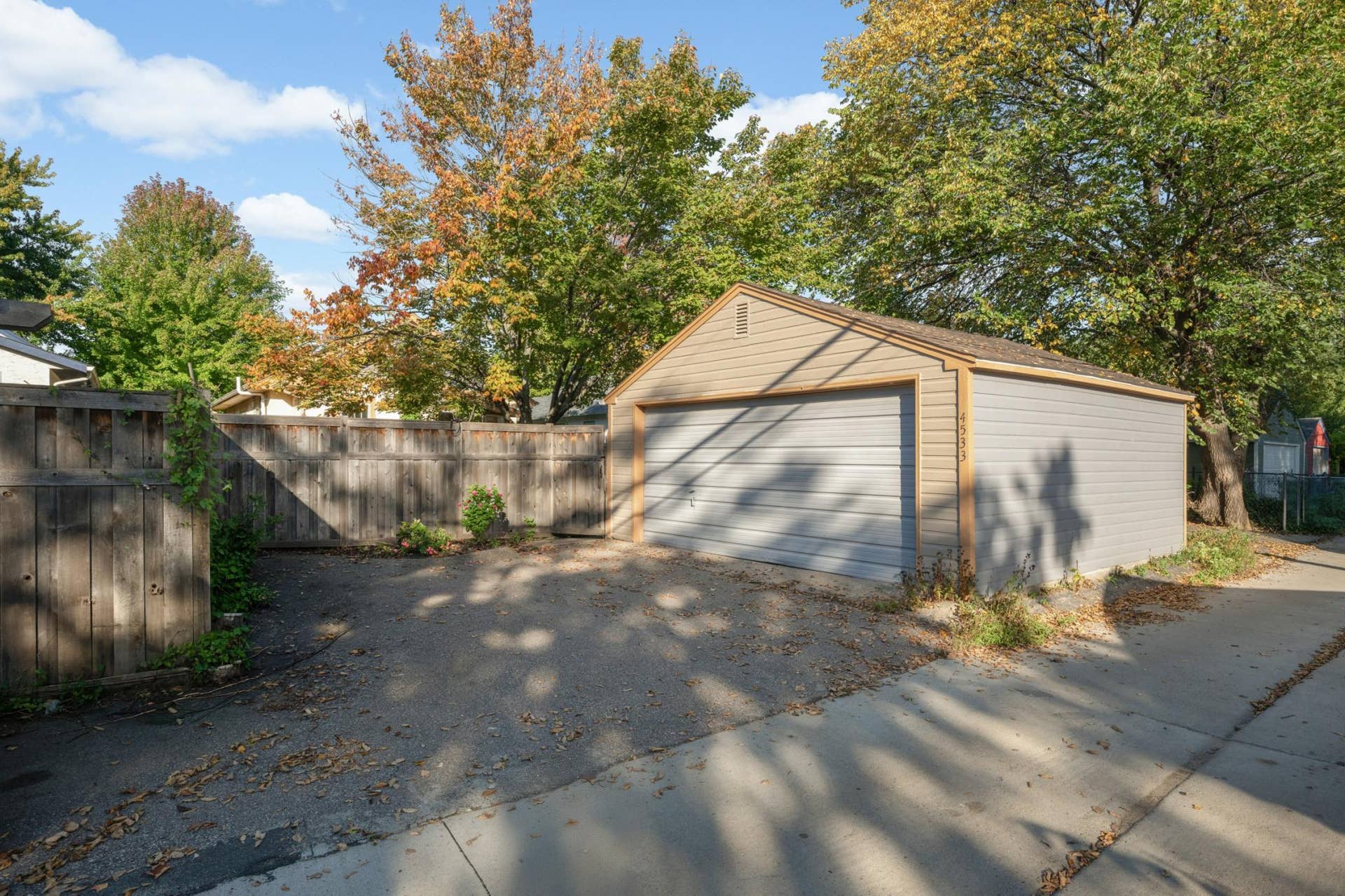 4533 45th Avenue S, 32, Minneapolis, MN 55406 Two-car garage with driveway space
