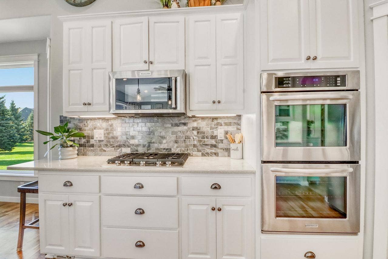 5888 26th Street S, Fargo, ND 58104 Kitchen w/ stainless steel appliances