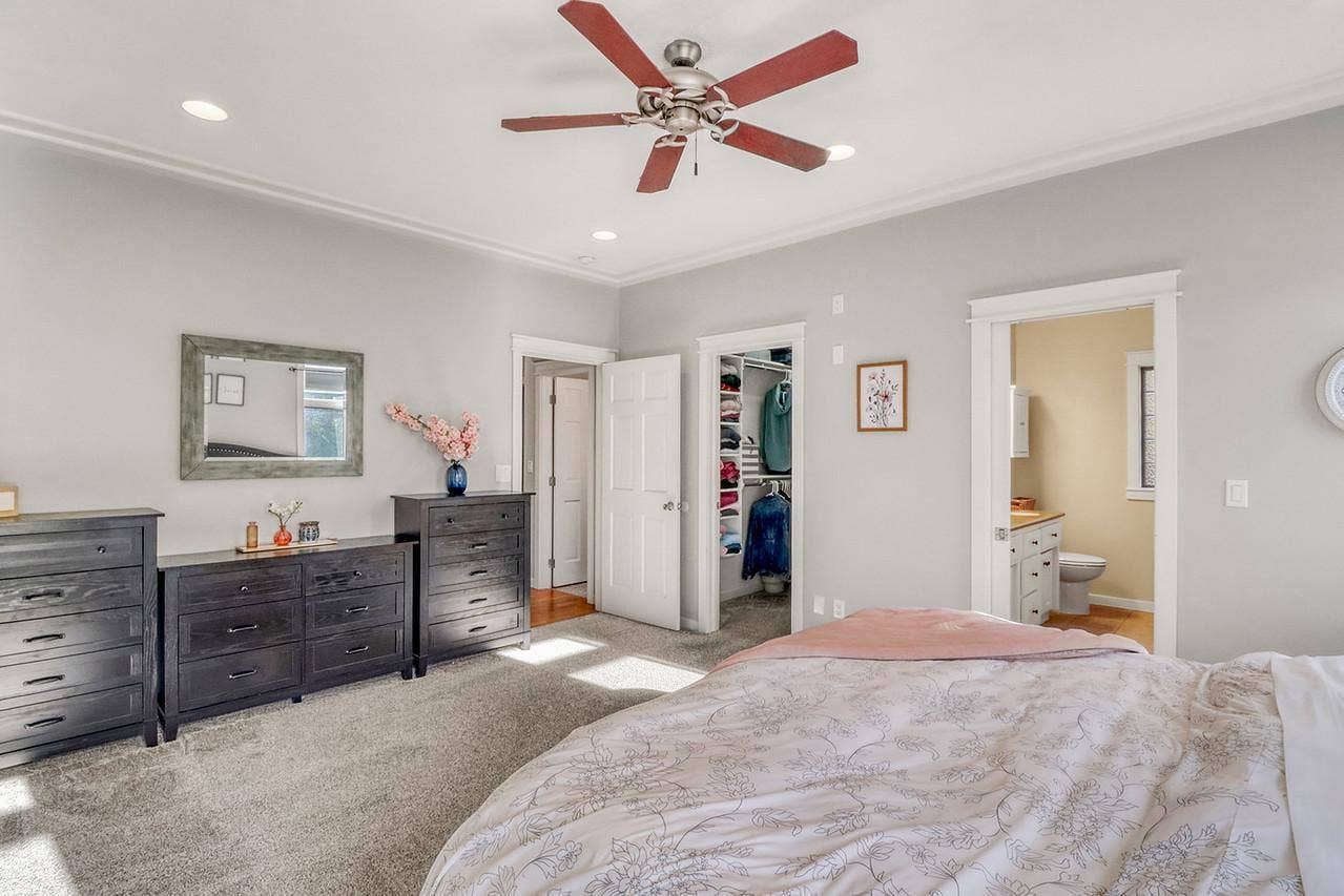 5888 26th Street S, Fargo, ND 58104 Primary Bedroom w/ walk-in closet
