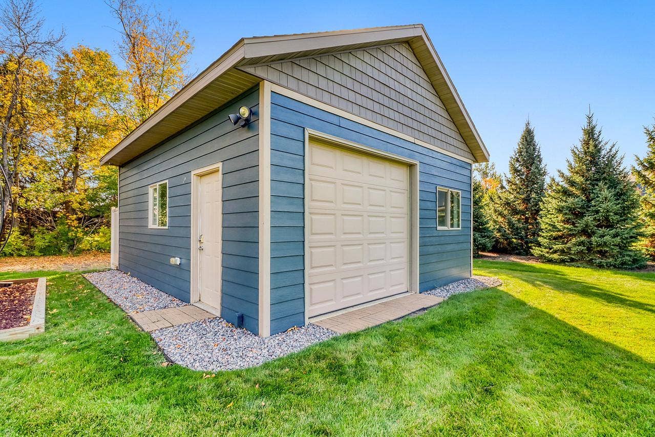 5888 26th Street S, Fargo, ND 58104 Shed w/ overhead door
