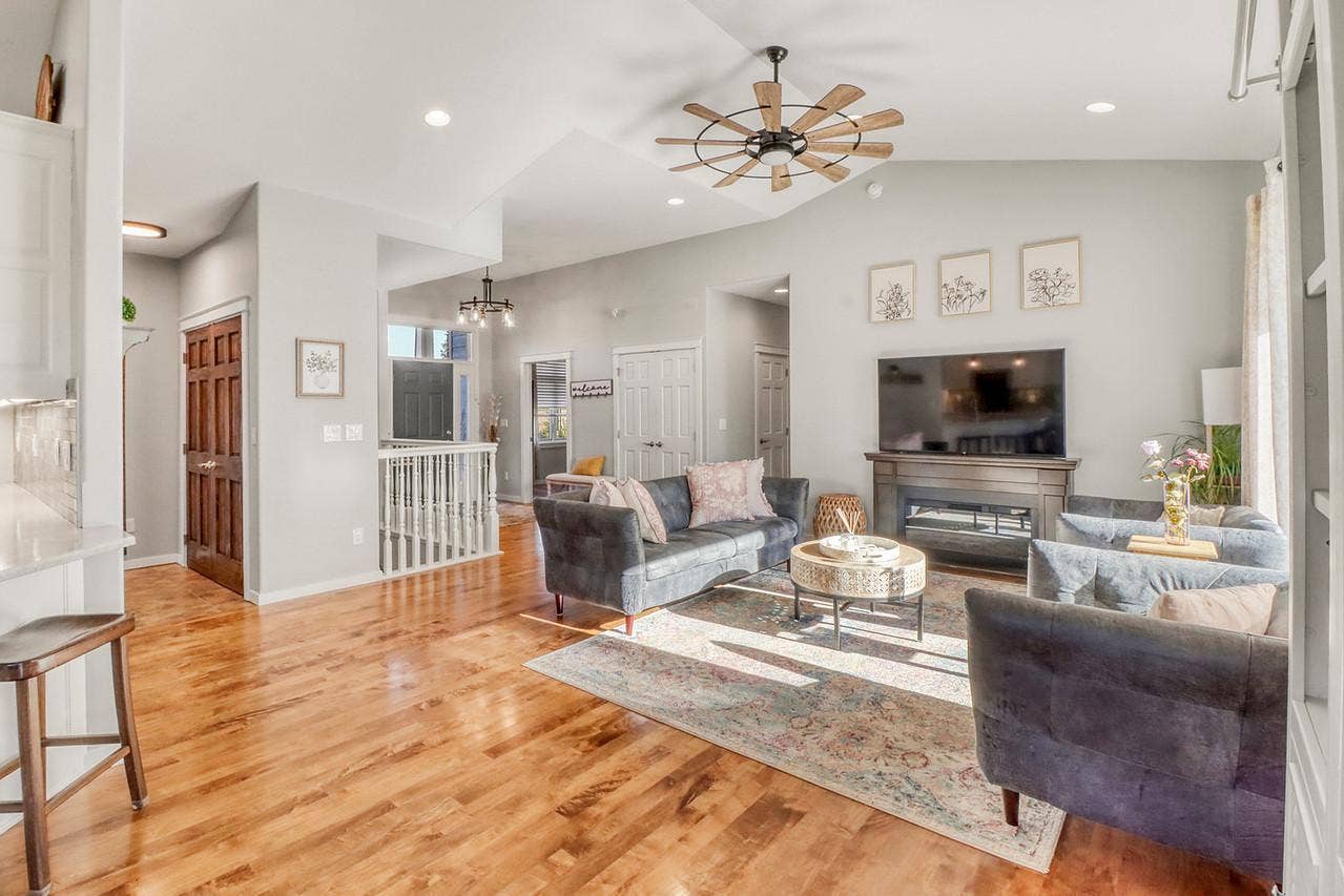 5888 26th Street S, Fargo, ND 58104 Living Room w/ ceiling fan