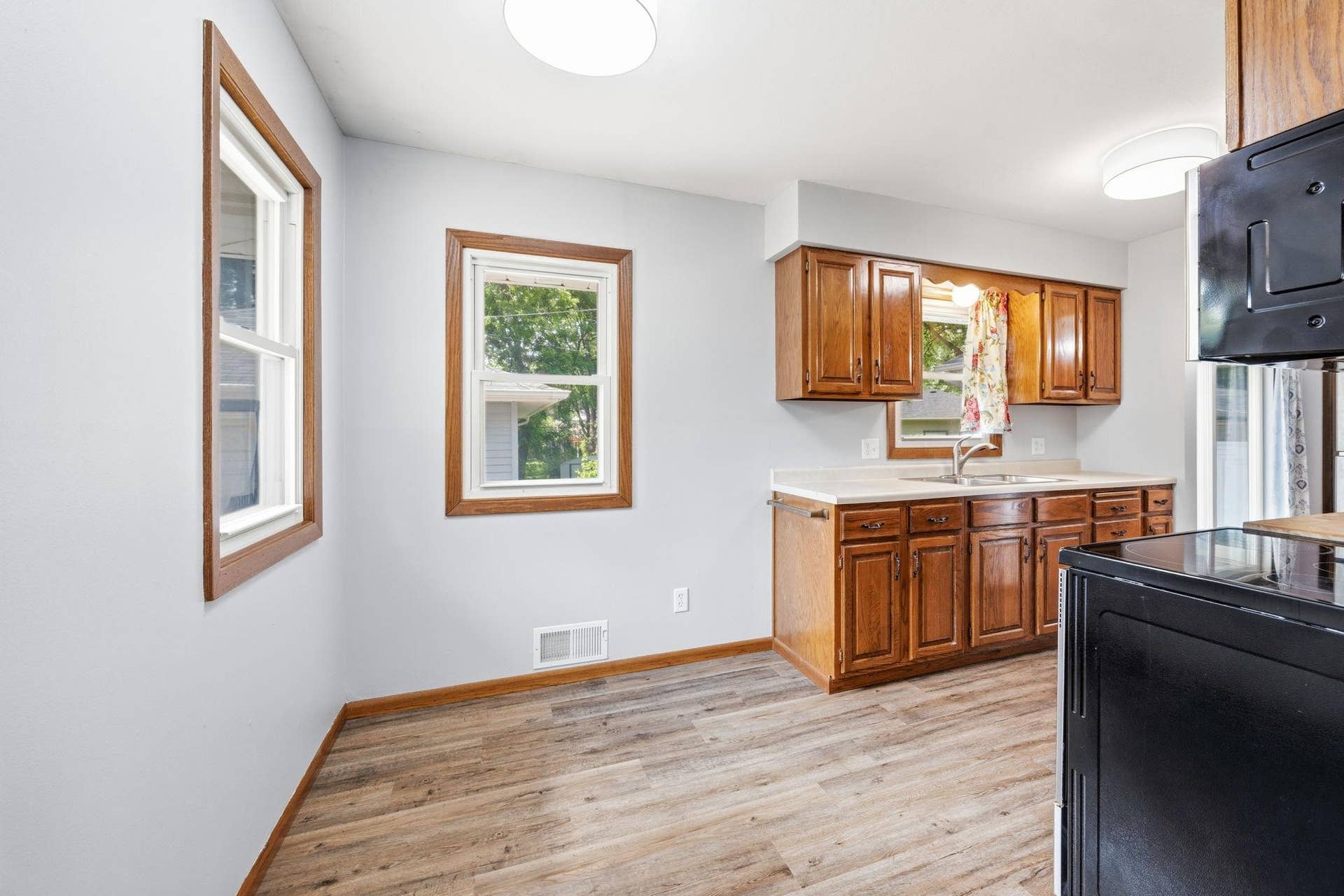 821 Sterling Street N, Maplewood, MN 55119 11-web-or-mls-108.jpg
