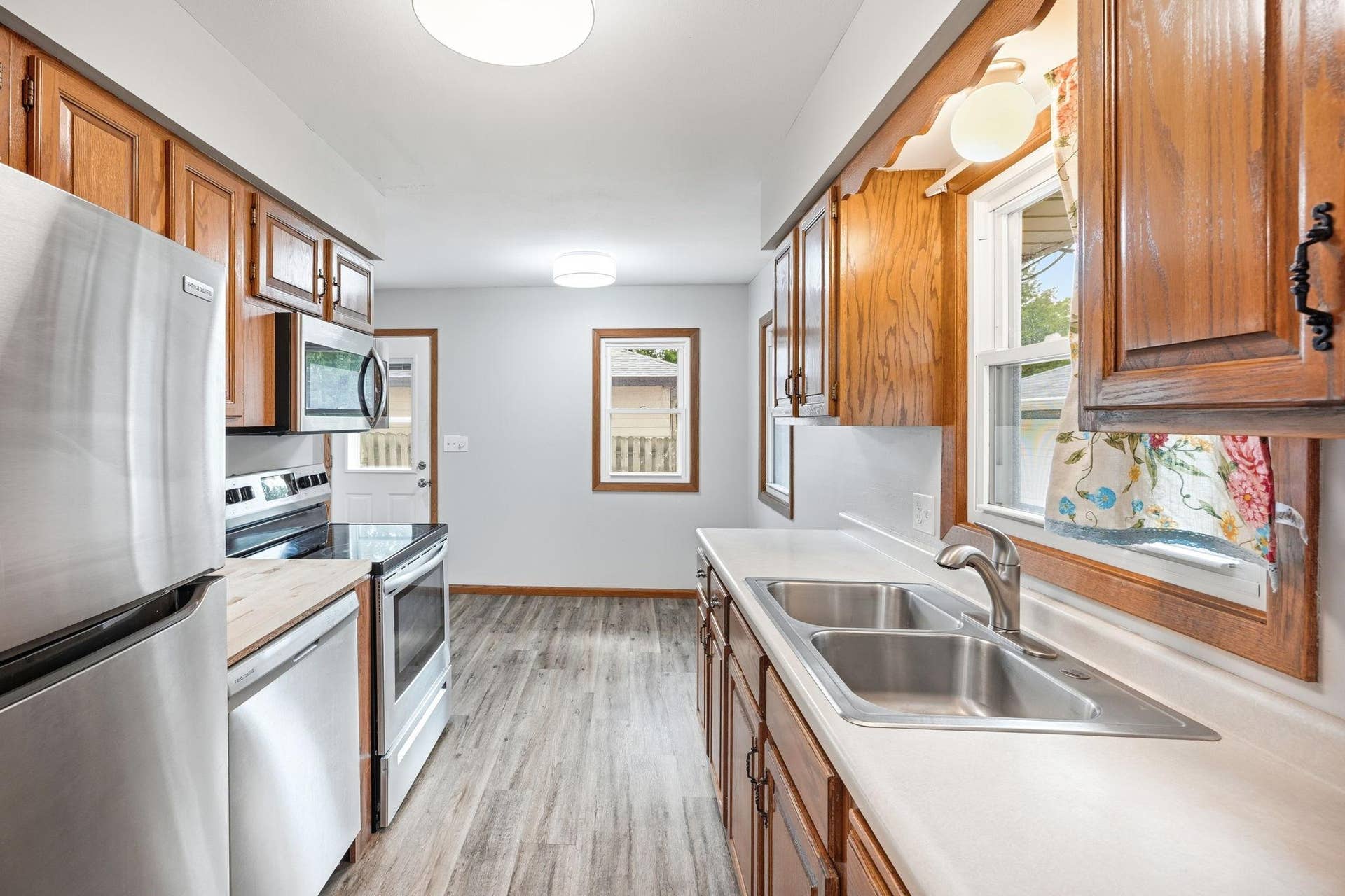 821 Sterling Street N, Maplewood, MN 55119 9-web-or-mls-107.jpg