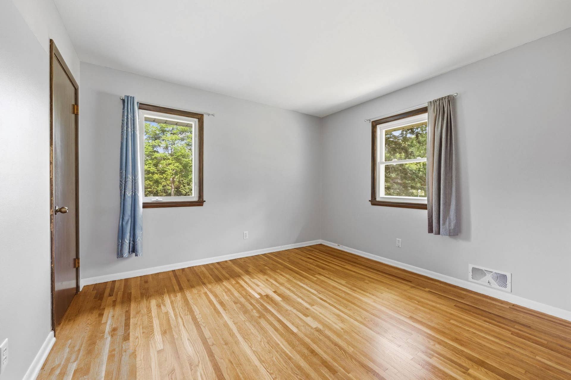 821 Sterling Street N, Maplewood, MN 55119 18-web-or-mls-117.jpg