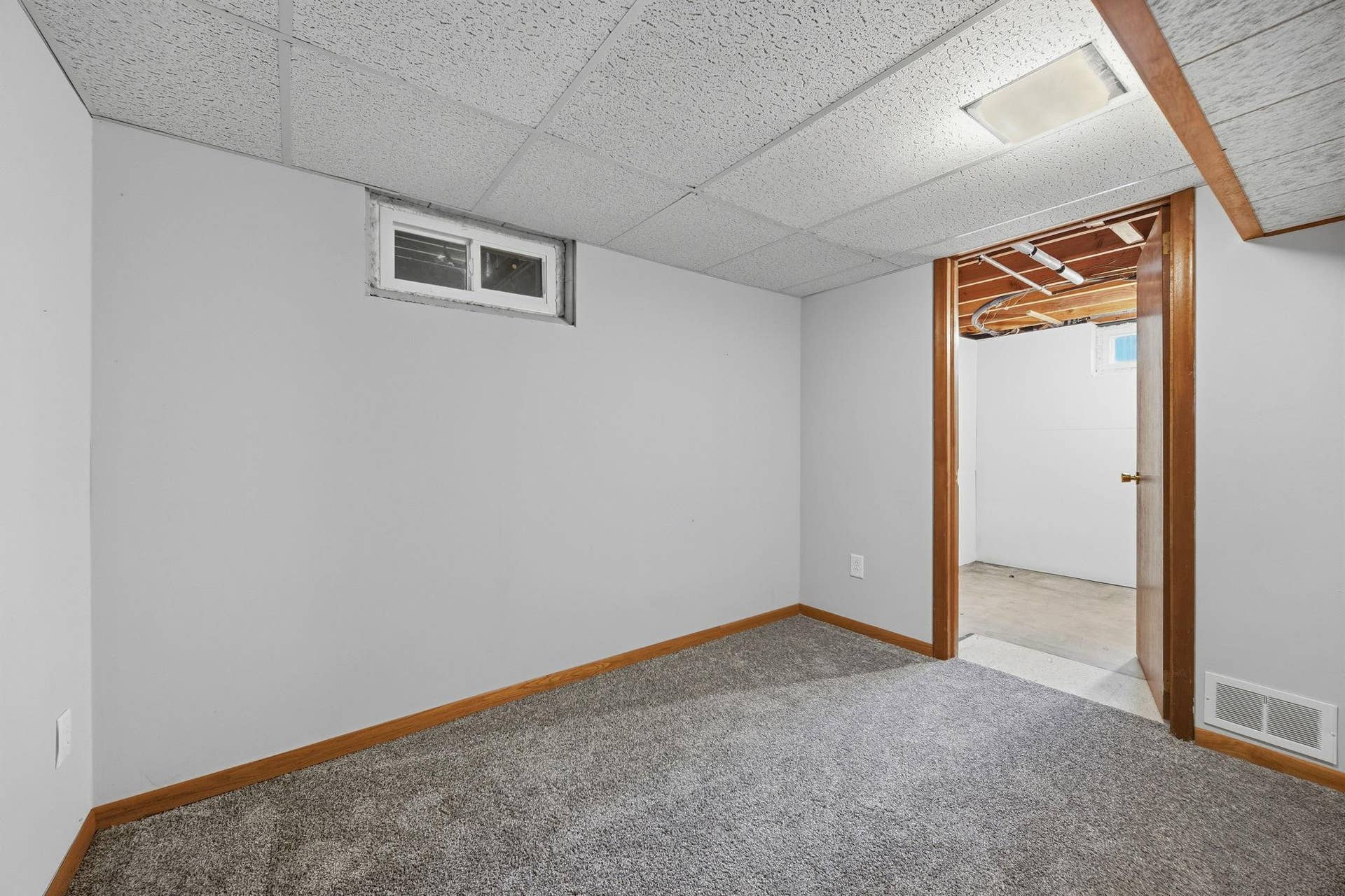 821 Sterling Street N, Maplewood, MN 55119 21-web-or-mls-120.jpg