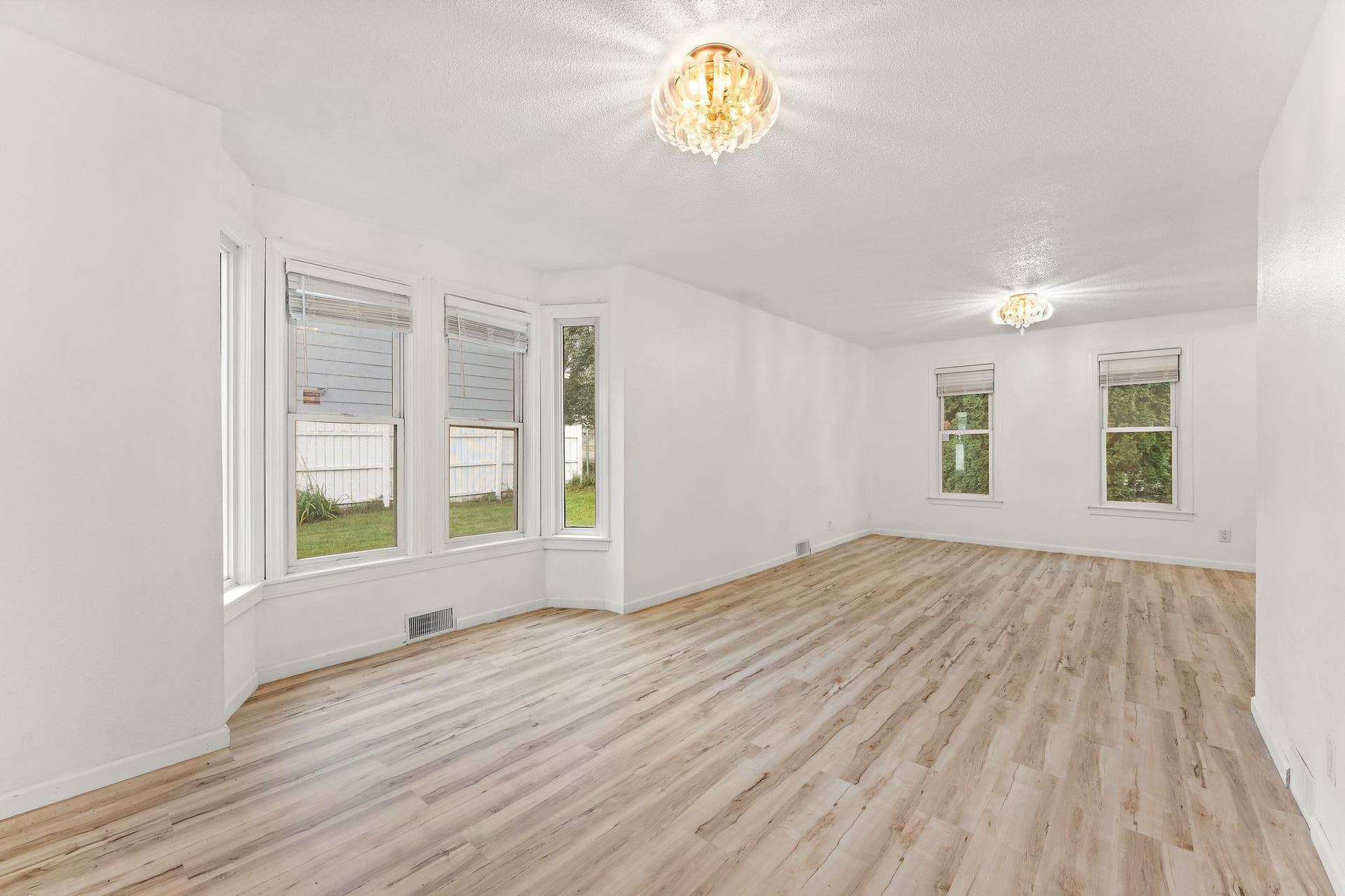 601 Sims Avenue, 98, Saint Paul, MN 55130 Living & Dining Areas