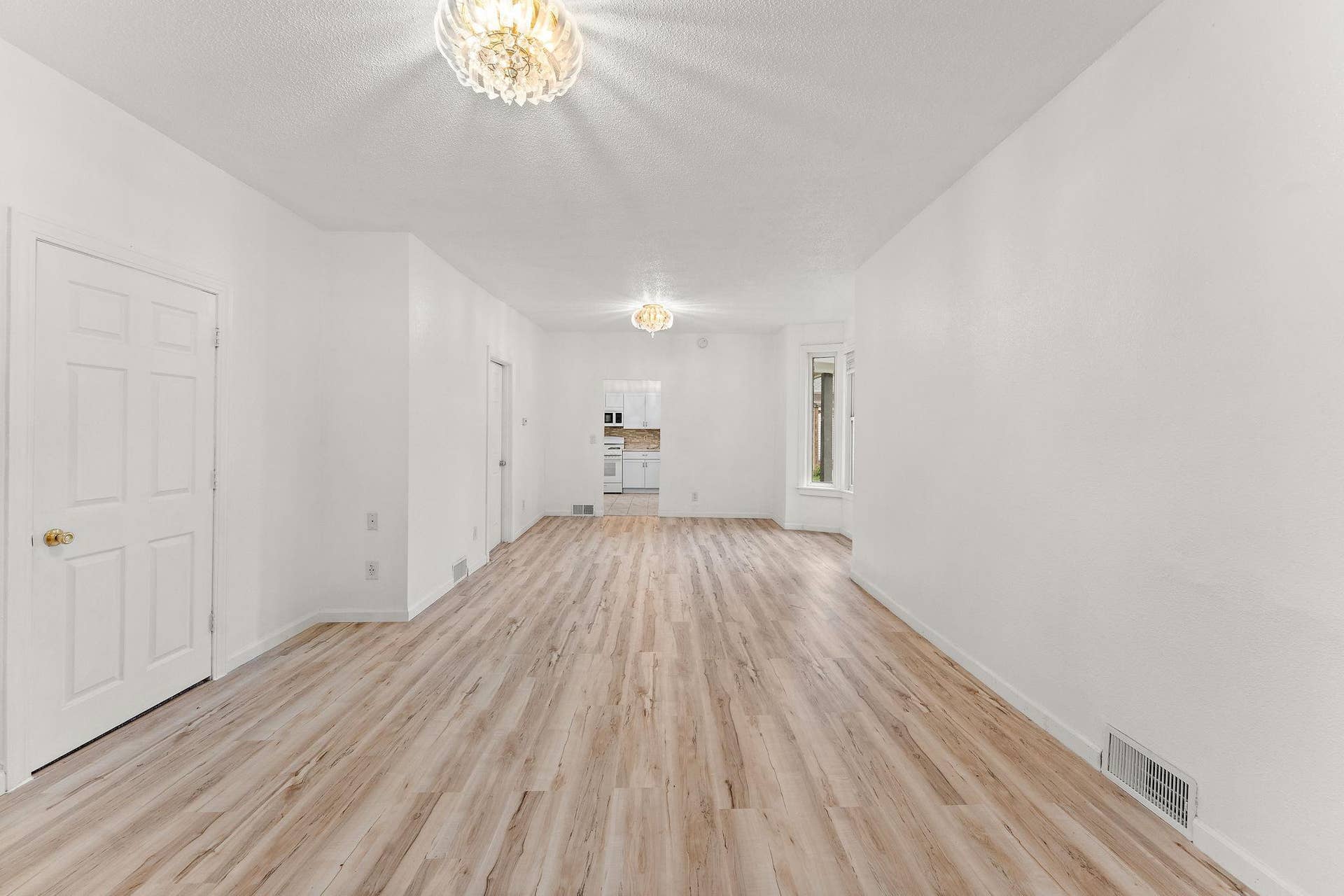 601 Sims Avenue, 98, Saint Paul, MN 55130 Living & Dining Areas