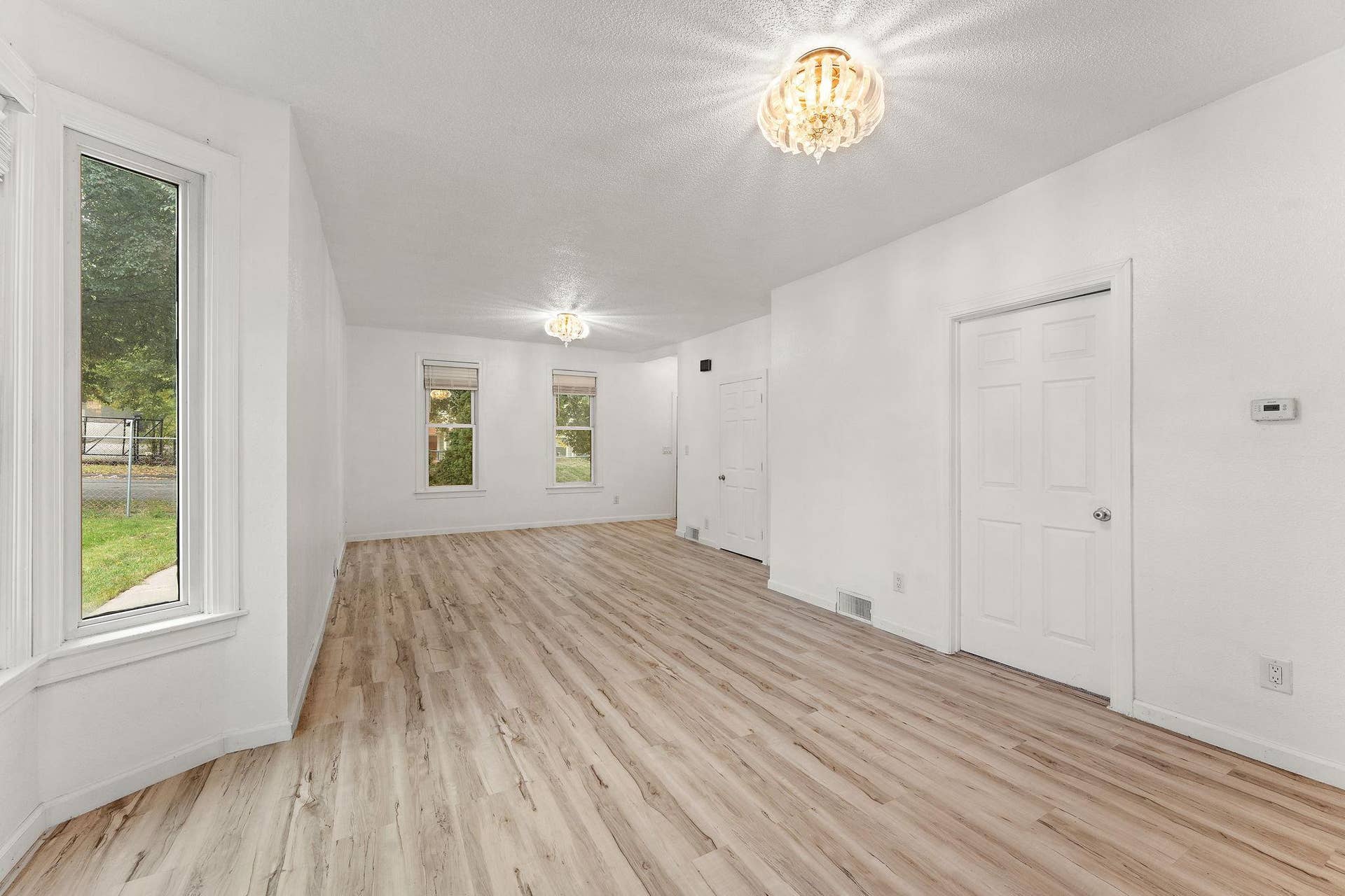601 Sims Avenue, 98, Saint Paul, MN 55130 Living & Dining Areas