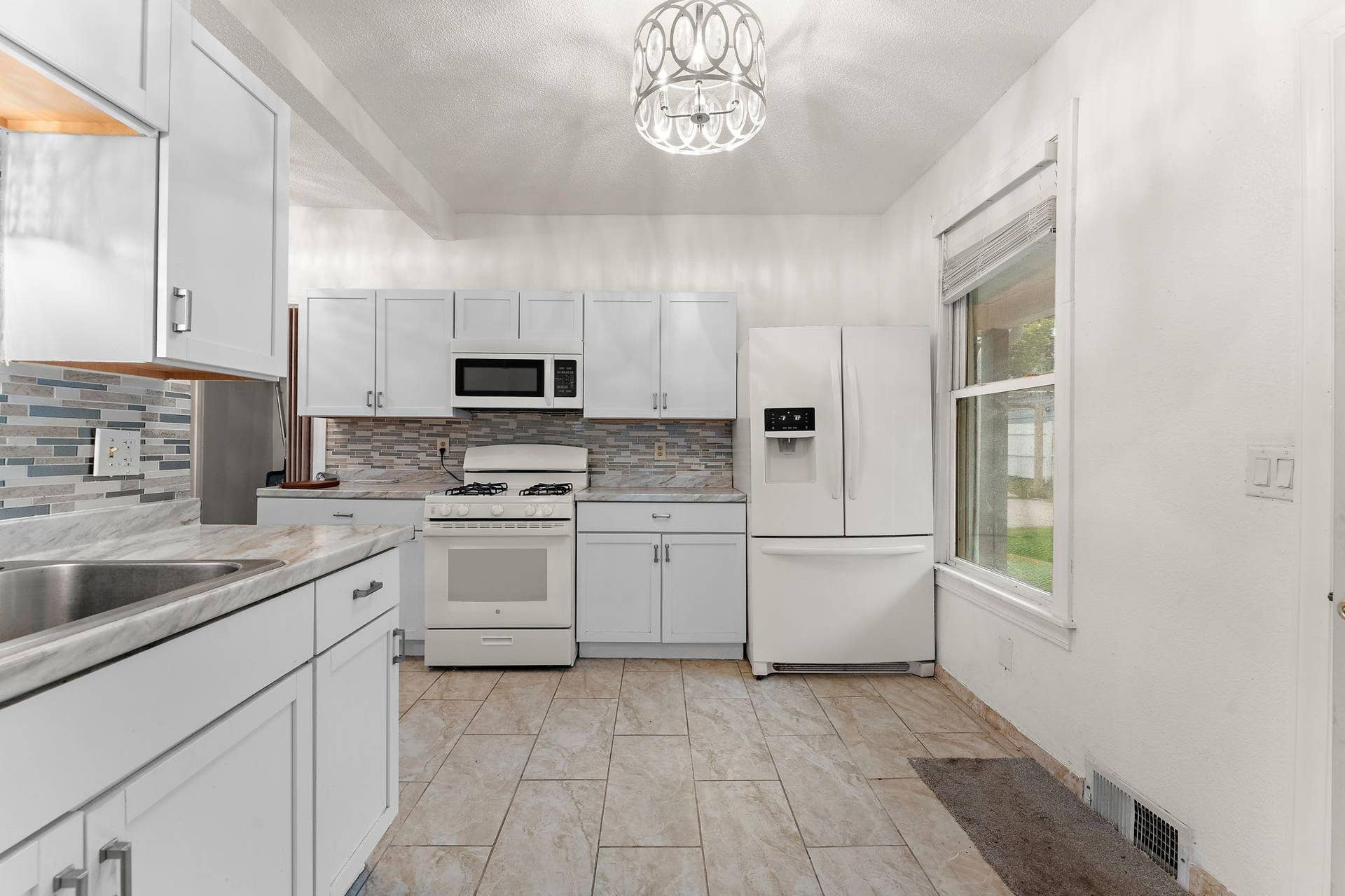 601 Sims Avenue, 98, Saint Paul, MN 55130 Kitchen