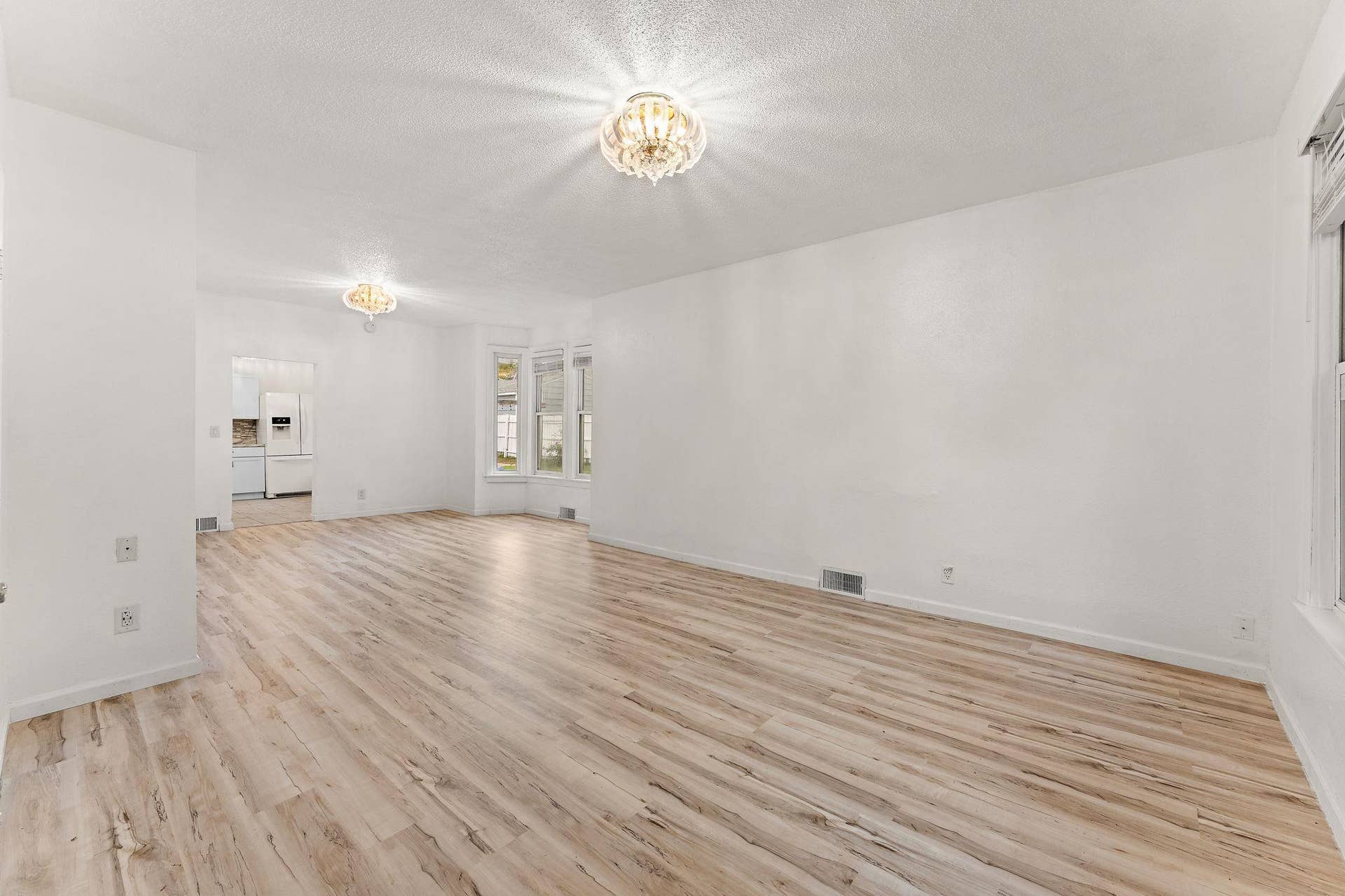 601 Sims Avenue, 98, Saint Paul, MN 55130 Living & Dining Areas