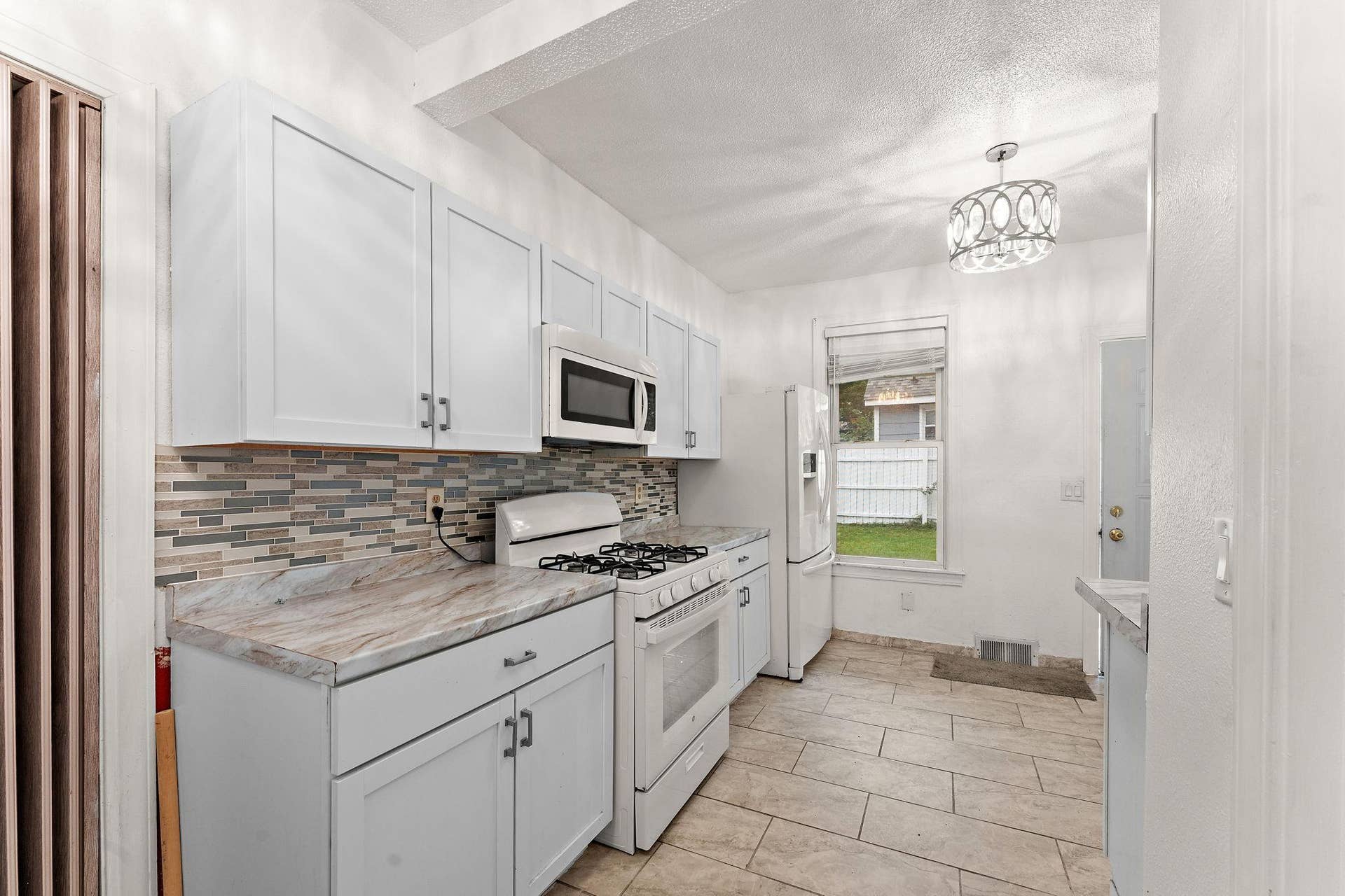 601 Sims Avenue, 98, Saint Paul, MN 55130 Kitchen