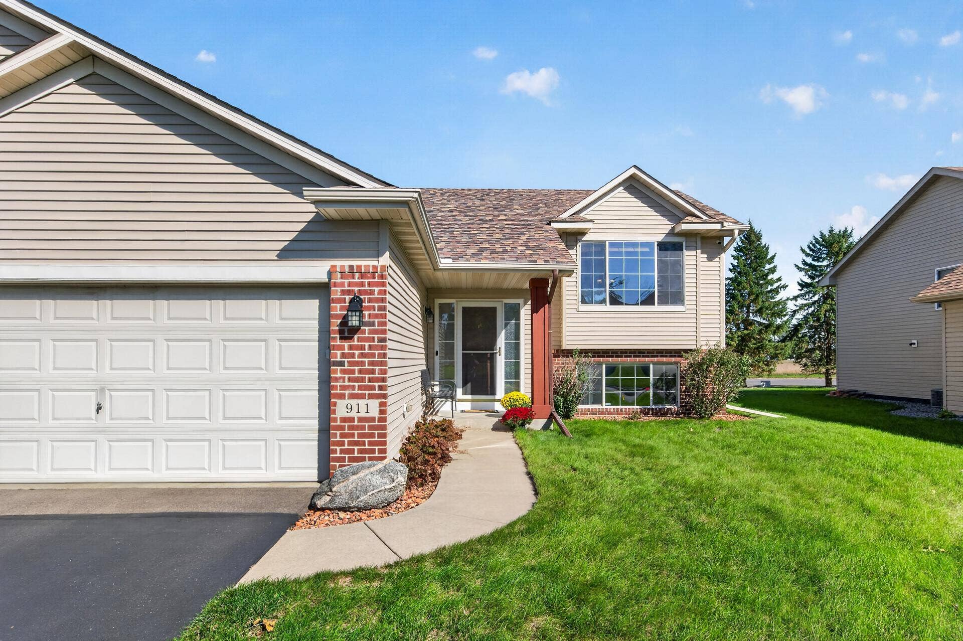 911 Cobblestone Lane, Belle Plaine, MN 56011 911 Cobblestone Lane, Belle Plaine, MN 56011