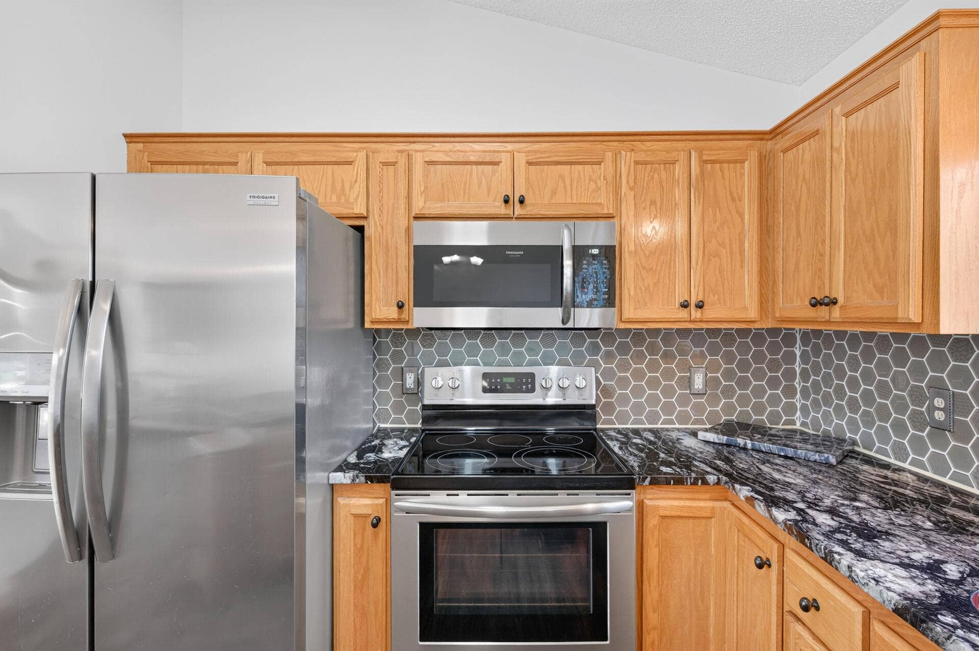 911 Cobblestone Lane, Belle Plaine, MN 56011 911 Cobblestone Lane, Belle Plaine, MN 56011