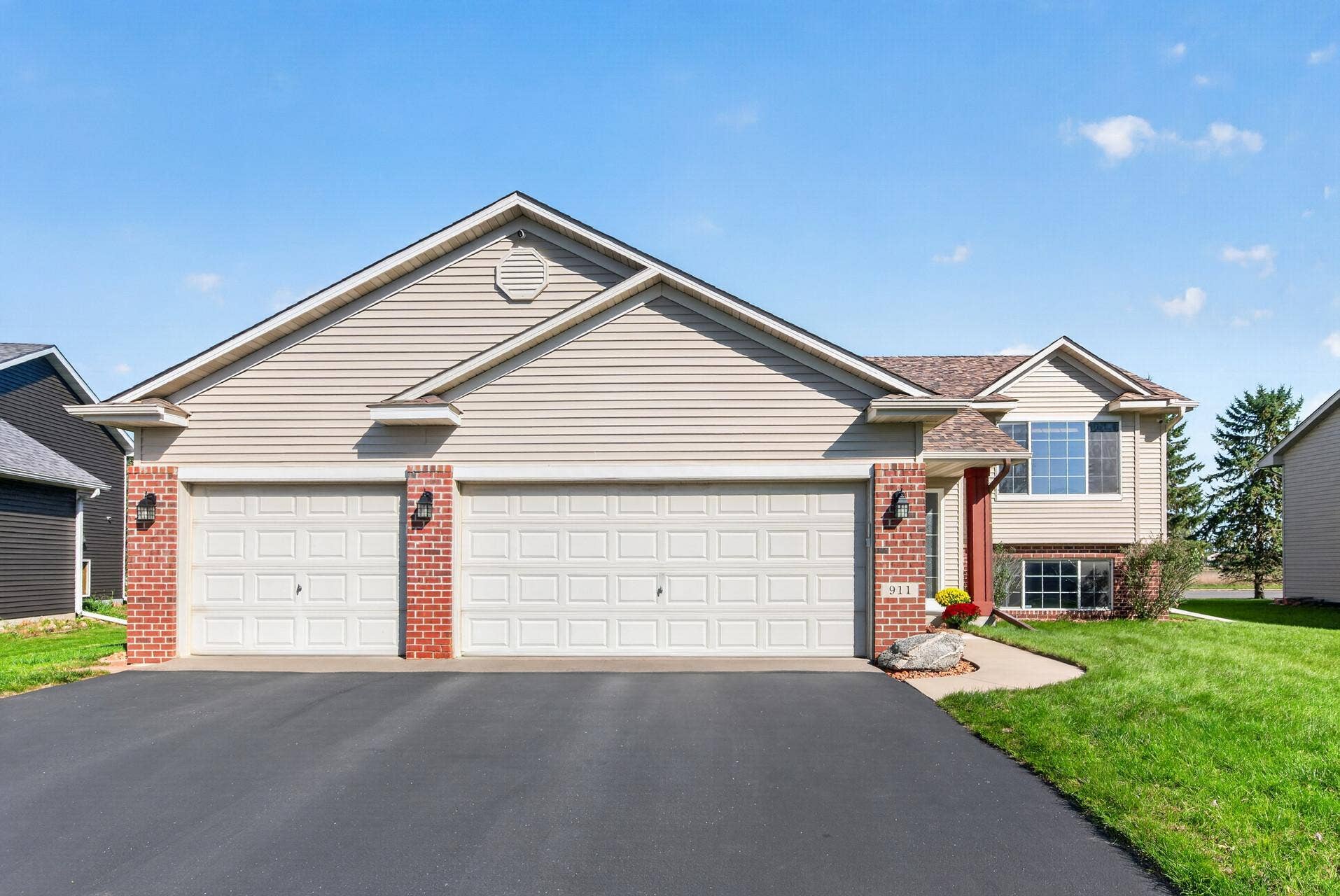 911 Cobblestone Lane, Belle Plaine, MN 56011 911 Cobblestone Lane, Belle Plaine, MN 56011