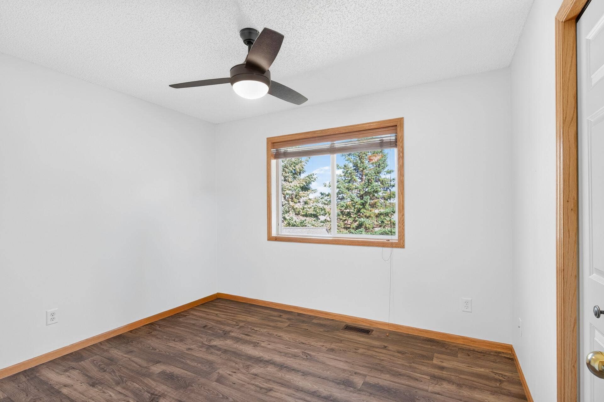 911 Cobblestone Lane, Belle Plaine, MN 56011 911 Cobblestone Lane, Belle Plaine, MN 56011