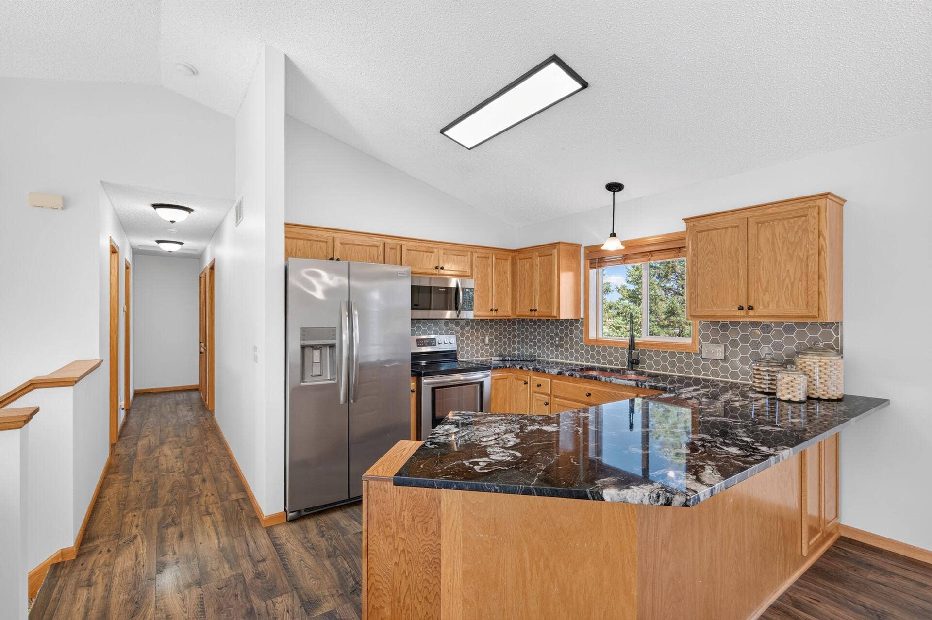 911 Cobblestone Lane, Belle Plaine, MN 56011 911 Cobblestone Lane, Belle Plaine, MN 56011