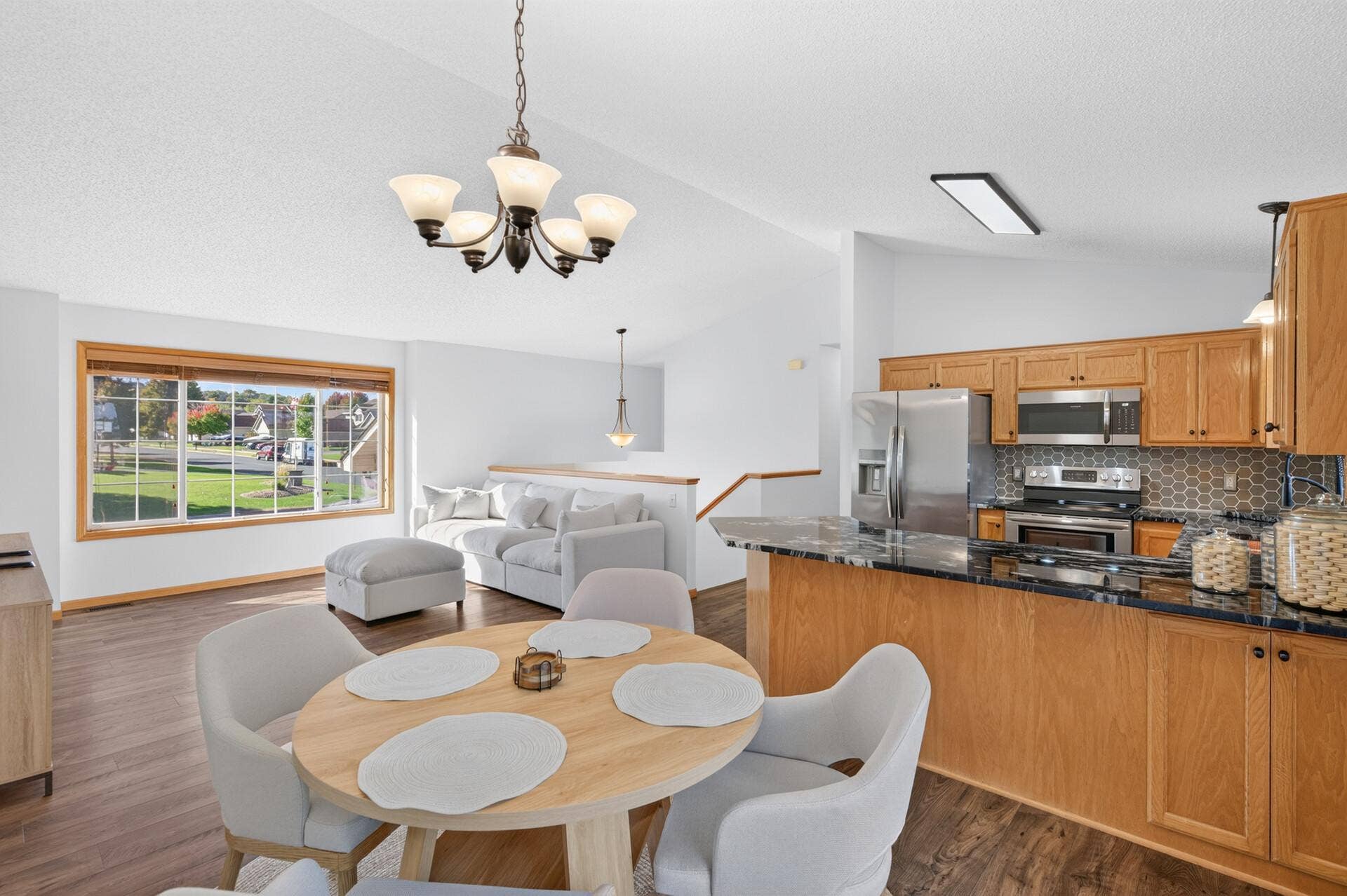 911 Cobblestone Lane, Belle Plaine, MN 56011 911 Cobblestone Lane, Belle Plaine, MN 56011