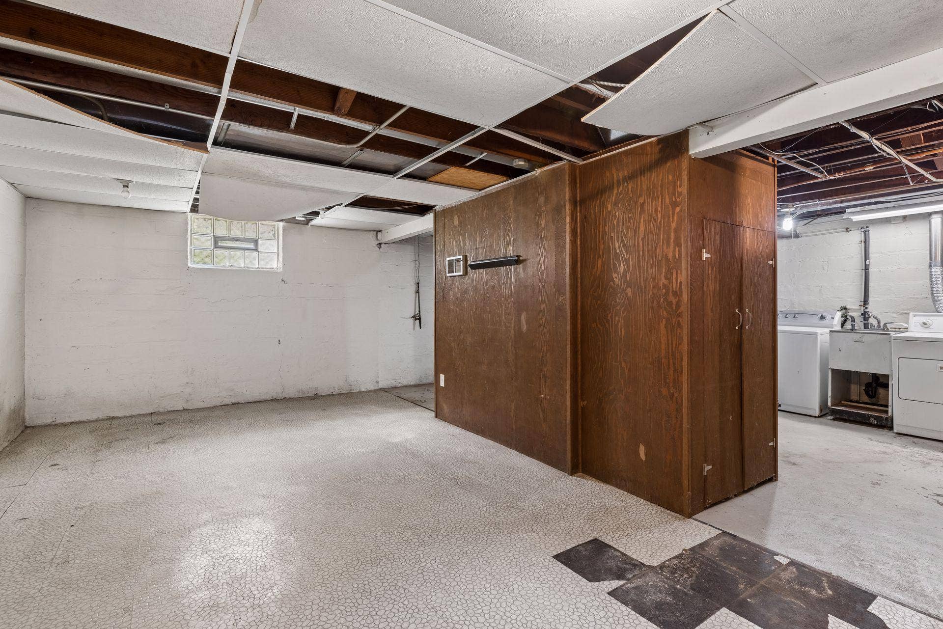 2740 41st Avenue S, 15, Minneapolis, MN 55406 Lower level provides additional space for storage and future possibilities.
