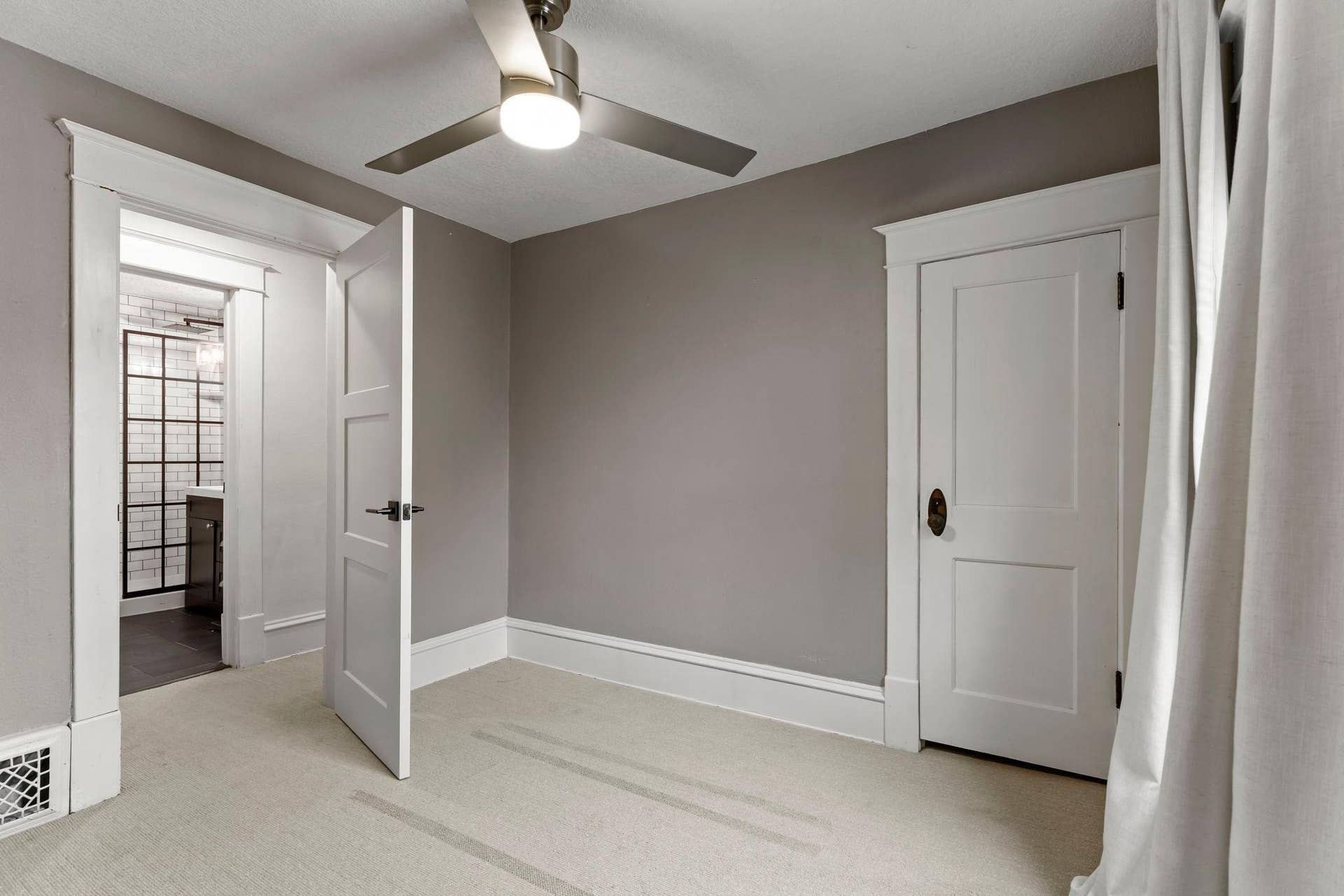 4414 42nd Avenue S, 32, Minneapolis, MN 55406 Both upper-level bedrooms feature ceiling fans, walk-in closets, and updated carpet (2021).