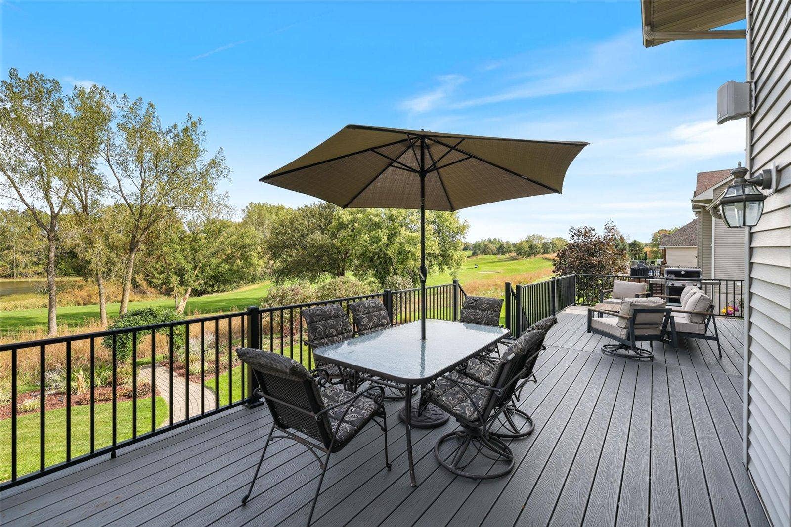 10520 Pinnacle Way, Woodbury, MN 55129 Composite deck overlooks manicured lawn and golf course