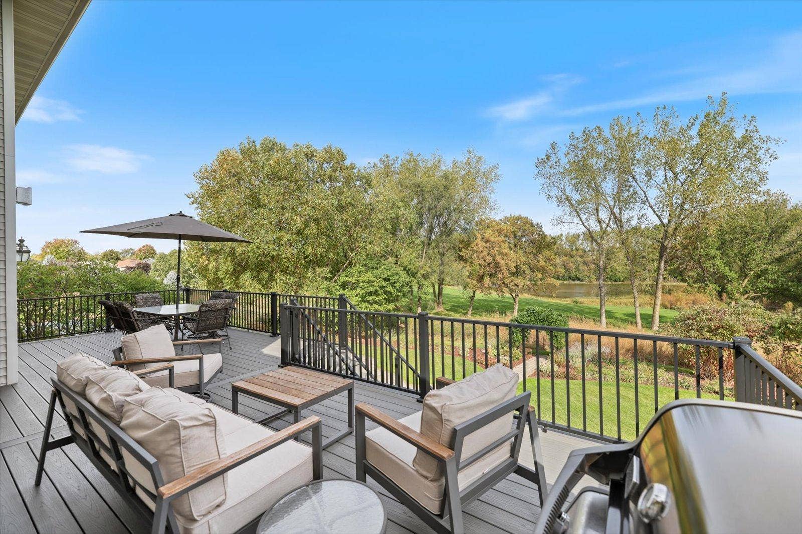 10520 Pinnacle Way, Woodbury, MN 55129 Stairs down to the lawn