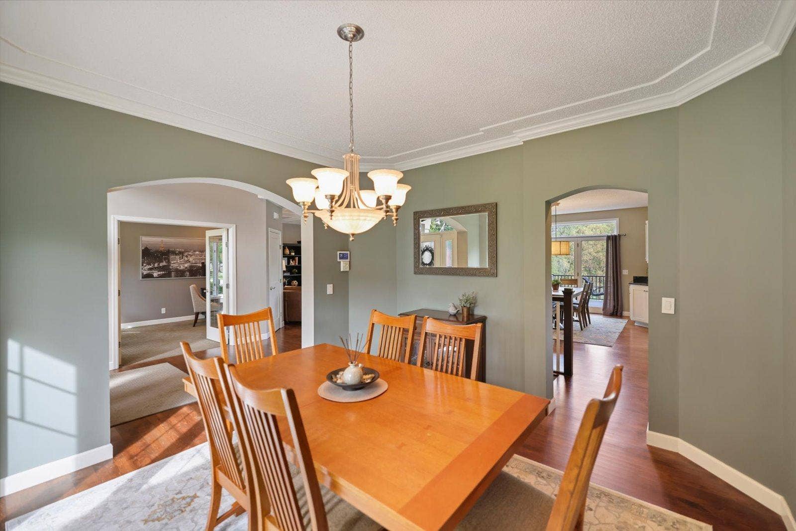 10520 Pinnacle Way, Woodbury, MN 55129 Separate formal dining