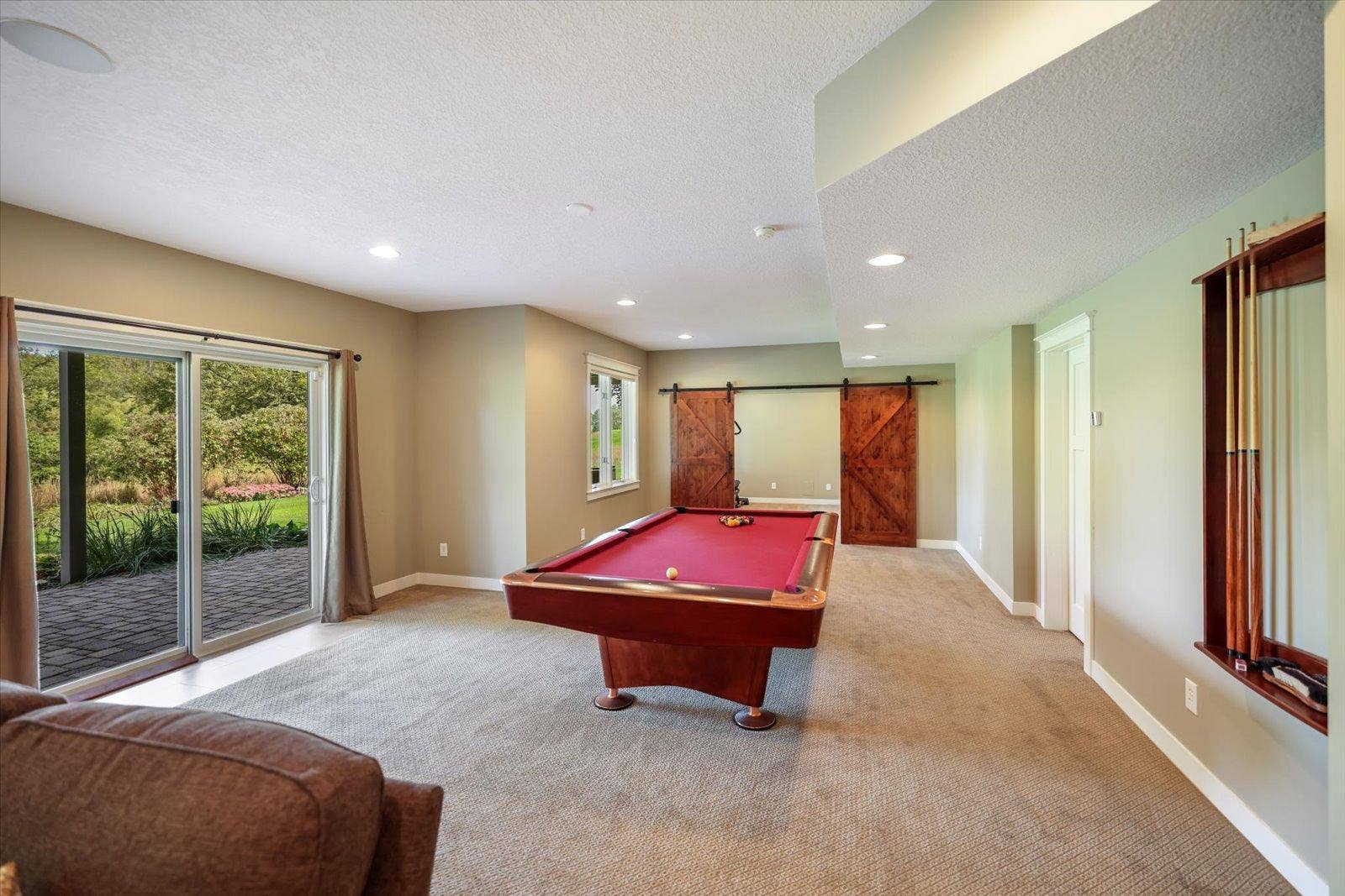 10520 Pinnacle Way, Woodbury, MN 55129 Pool table or additional lounge area