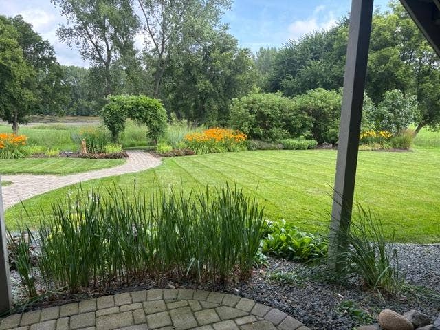 10520 Pinnacle Way, Woodbury, MN 55129 What a view!