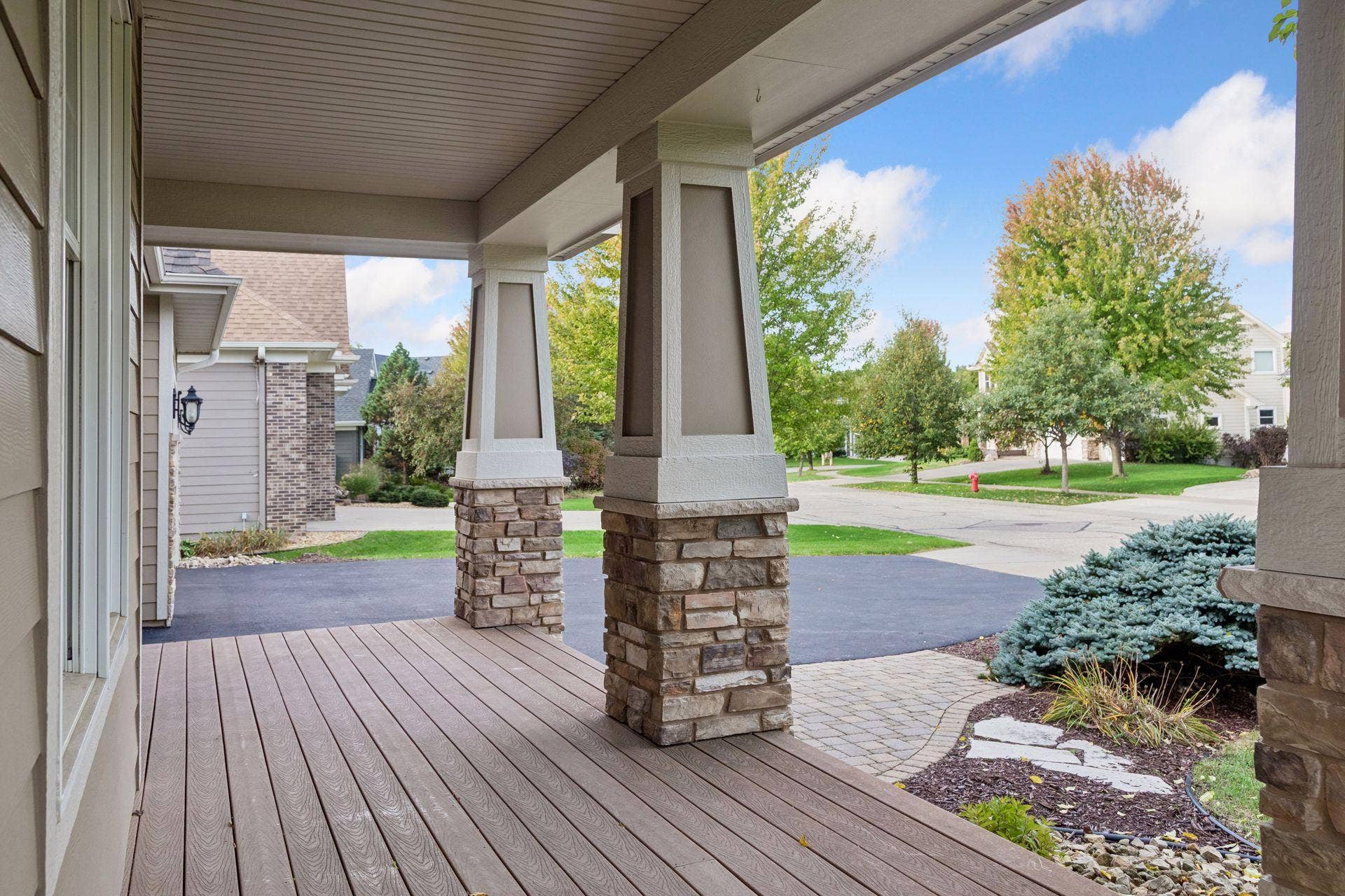 1711 Deephaven Drive, Woodbury, MN 55129 1711 Deephaven Drive, Woodbury, MN 55129