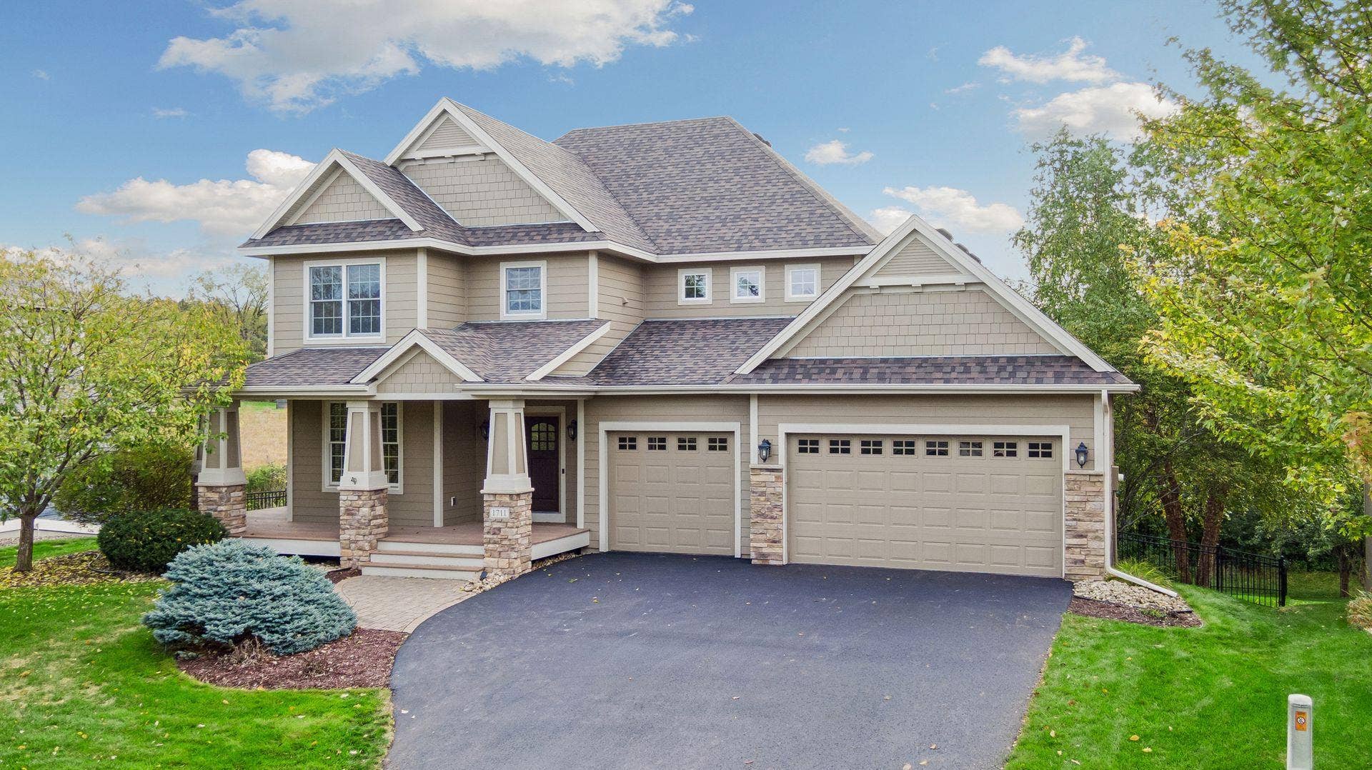 1711 Deephaven Drive, Woodbury, MN 55129 1711 Deephaven Drive, Woodbury, MN 55129