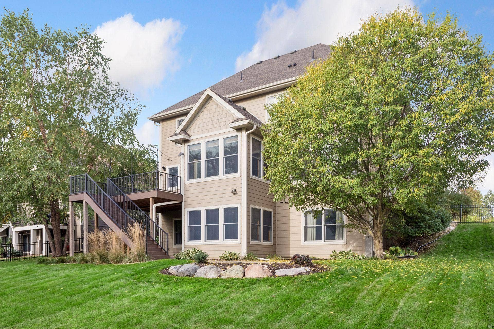 1711 Deephaven Drive, Woodbury, MN 55129 1711 Deephaven Drive, Woodbury, MN 55129