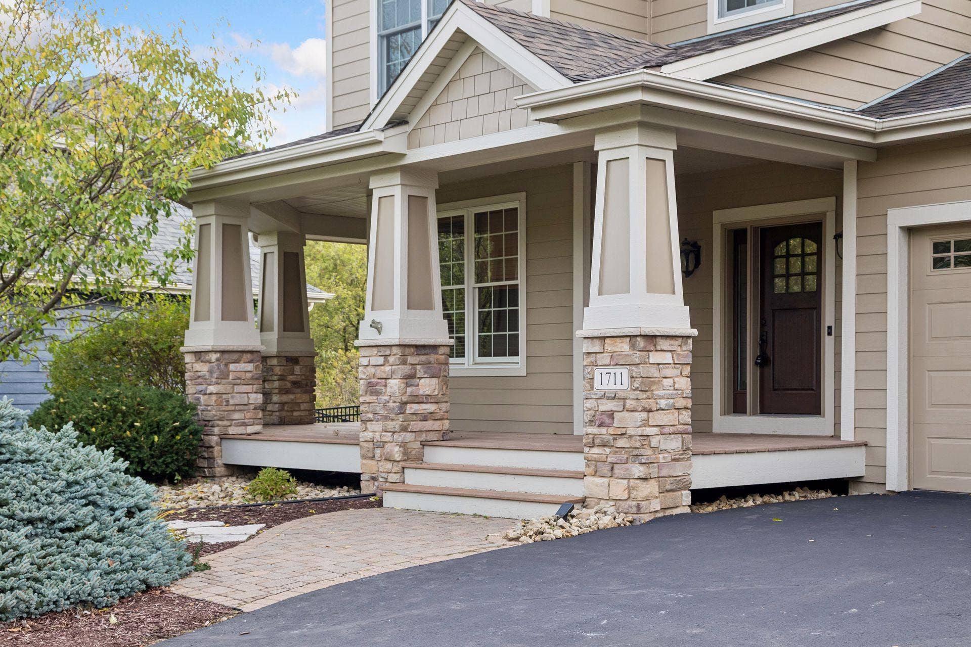 1711 Deephaven Drive, Woodbury, MN 55129 1711 Deephaven Drive, Woodbury, MN 55129