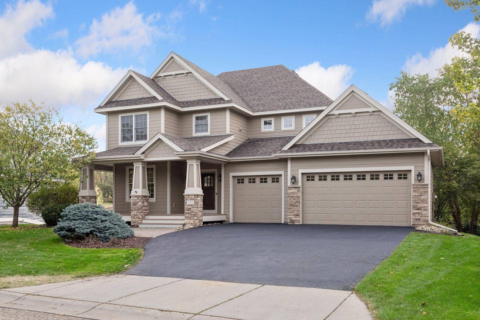 1711 Deephaven Drive, Woodbury, MN 55129 1711 Deephaven Drive, Woodbury, MN 55129
