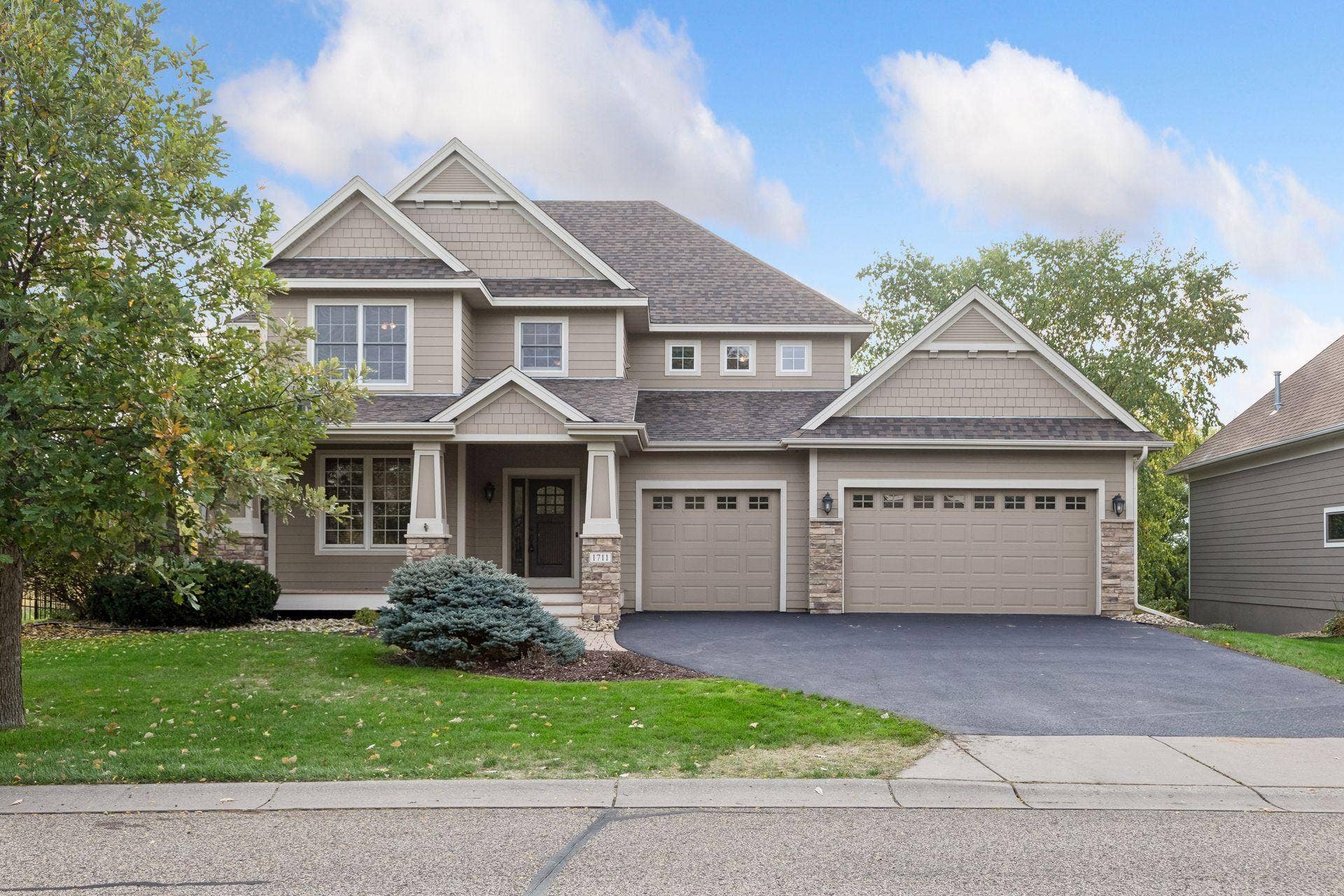 1711 Deephaven Drive, Woodbury, MN 55129 1711 Deephaven Drive, Woodbury, MN 55129