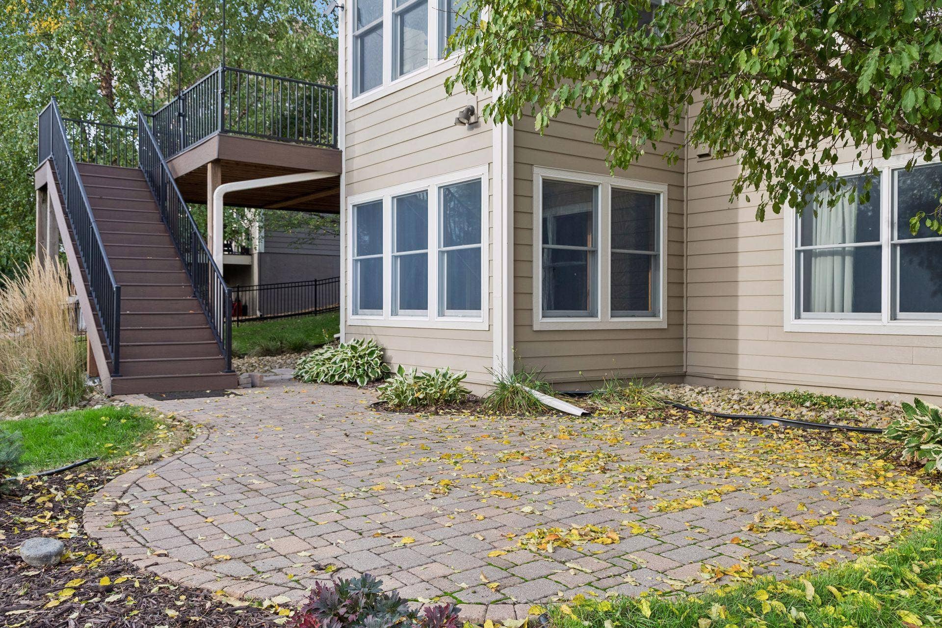 1711 Deephaven Drive, Woodbury, MN 55129 1711 Deephaven Drive, Woodbury, MN 55129