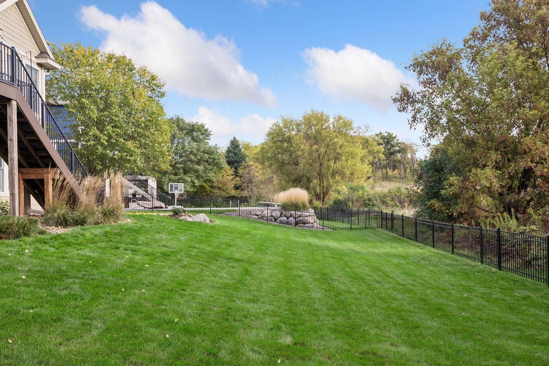 1711 Deephaven Drive, Woodbury, MN 55129 1711 Deephaven Drive, Woodbury, MN 55129