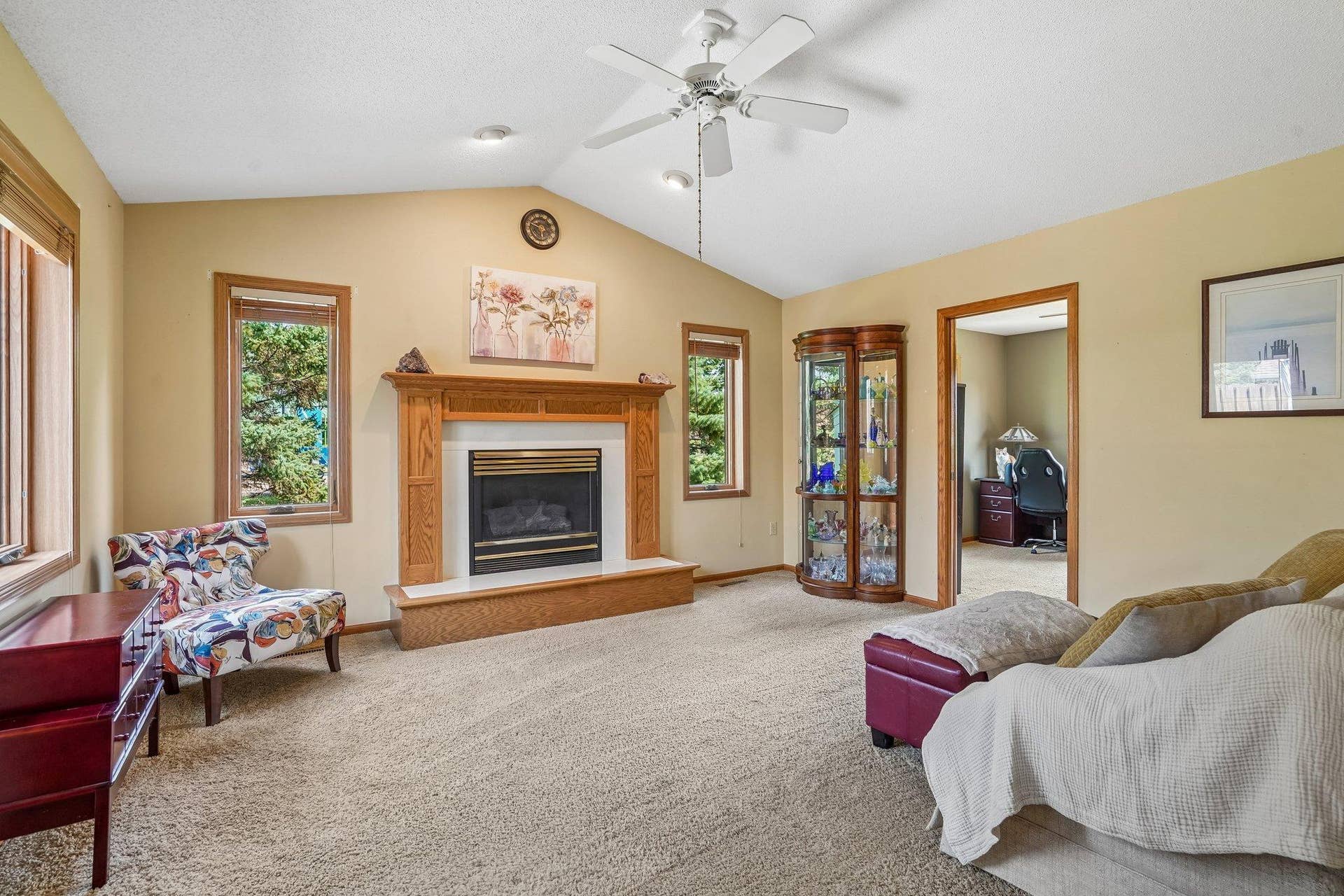 13-web-or-mls-Windsor Ln N-S0408-013.jpg